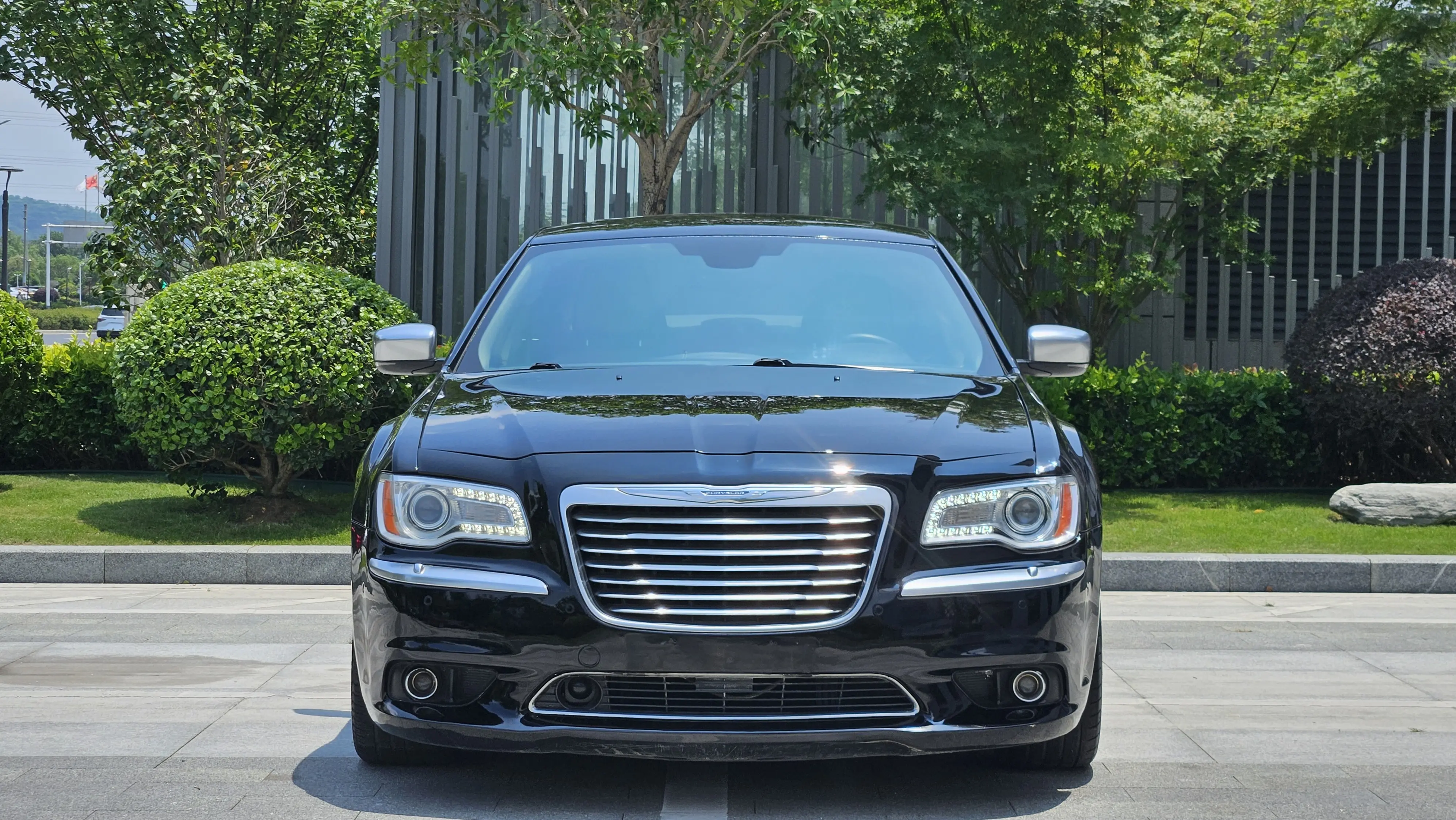 Chrysler 300C (imported)