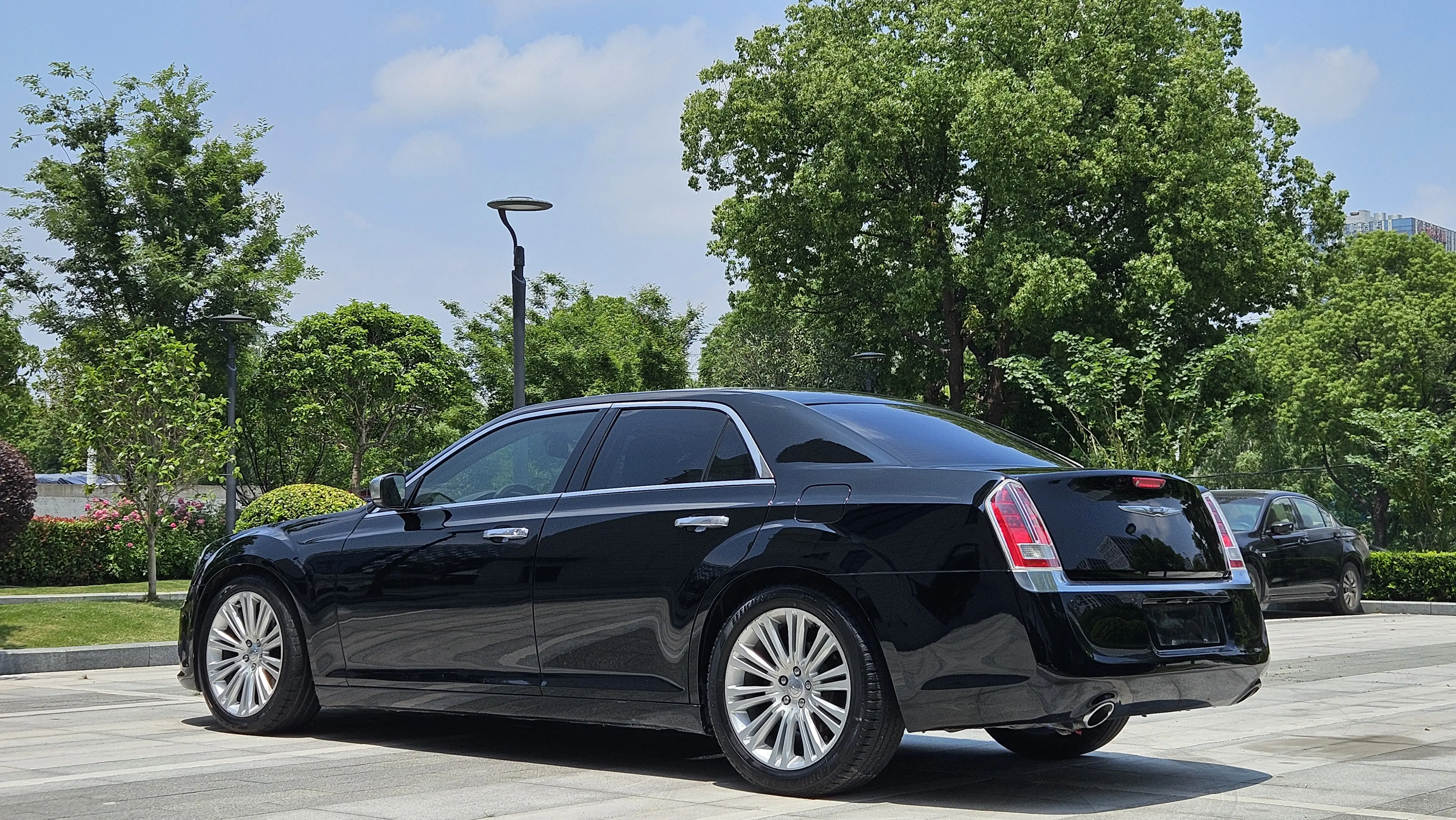 Chrysler 300C (imported)