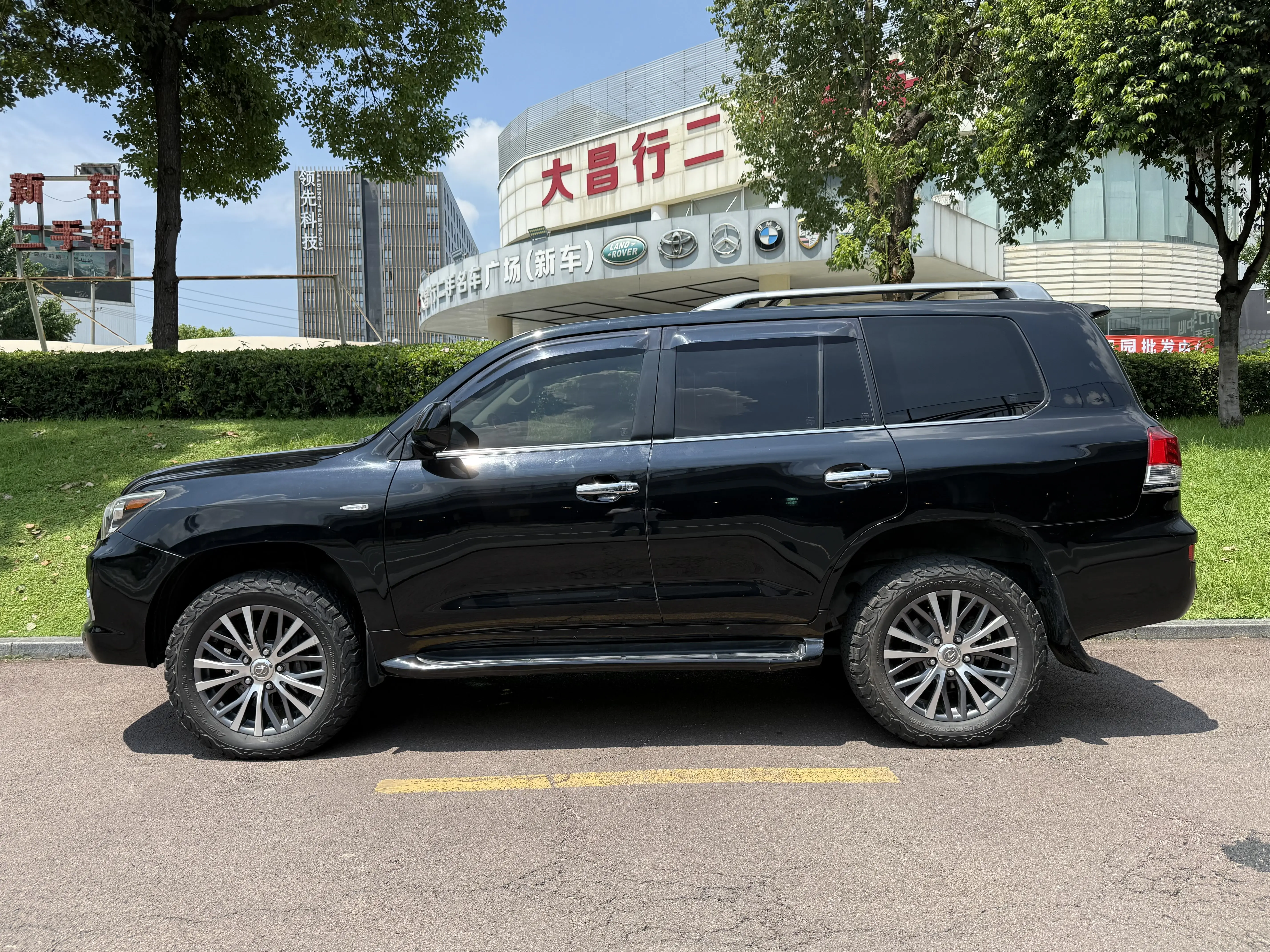 Lexus LX