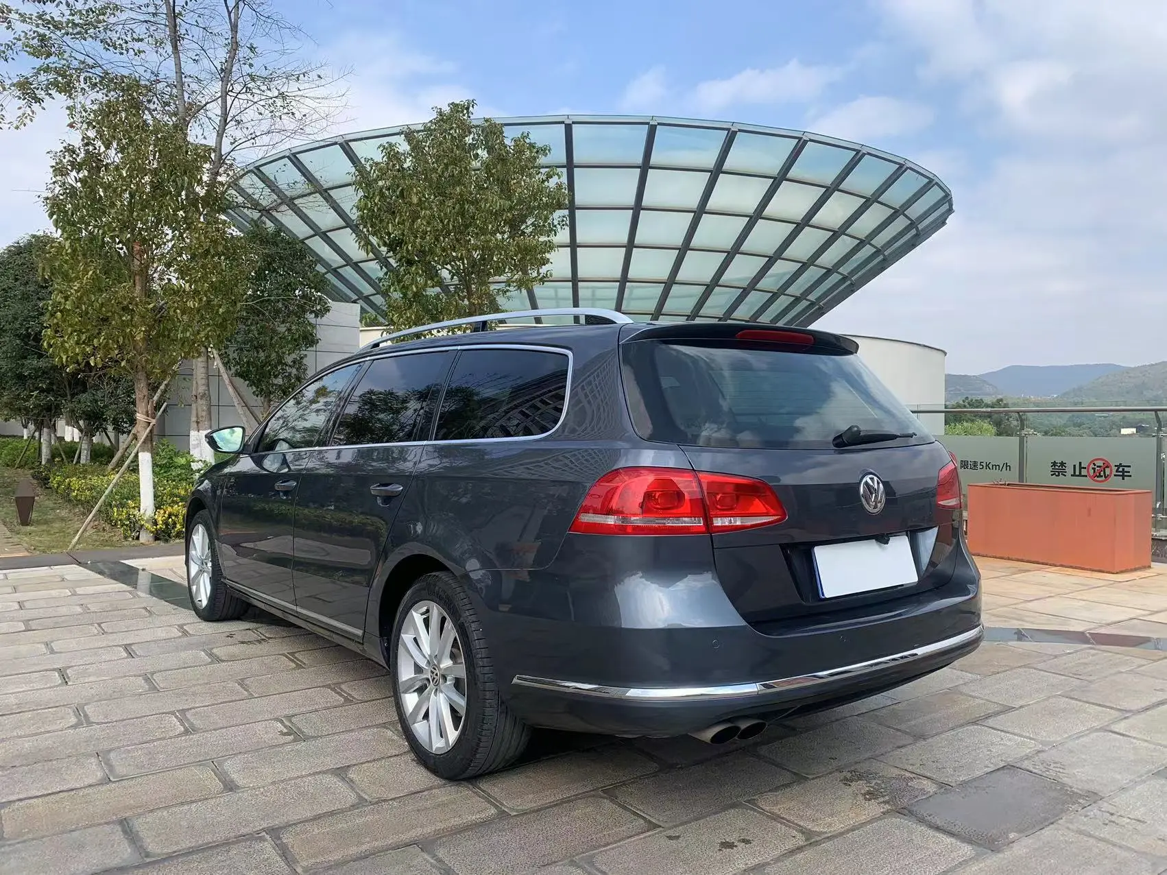 Volkswagen Magotan (imported)