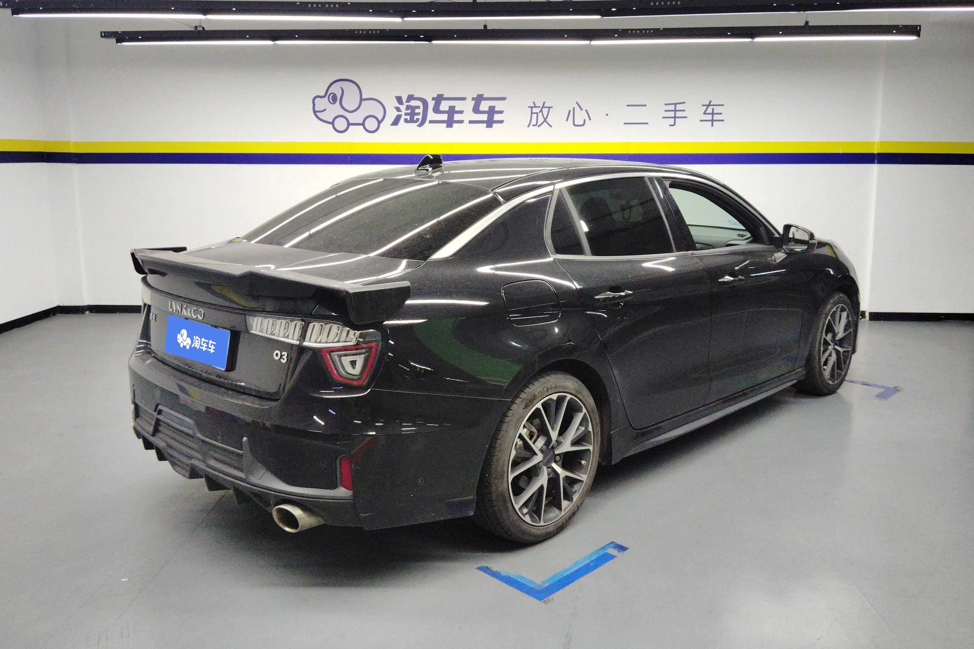 Lynk & Co 03