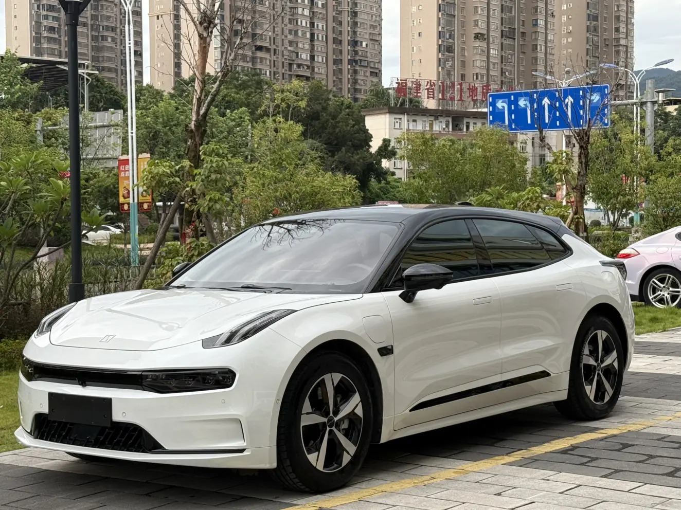 ZEEKR 001  из Китая