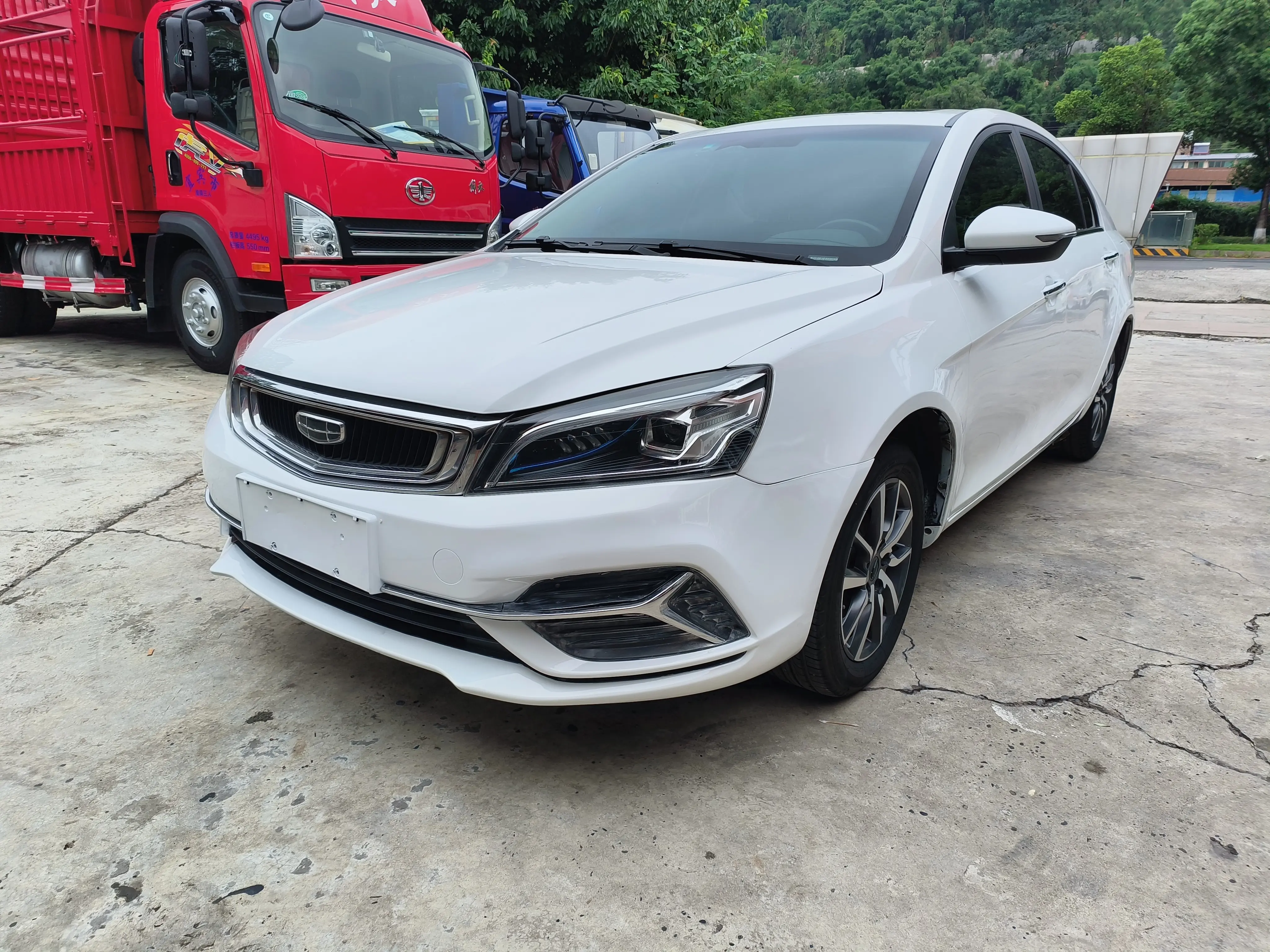 Geely Emgrand  из Китая
