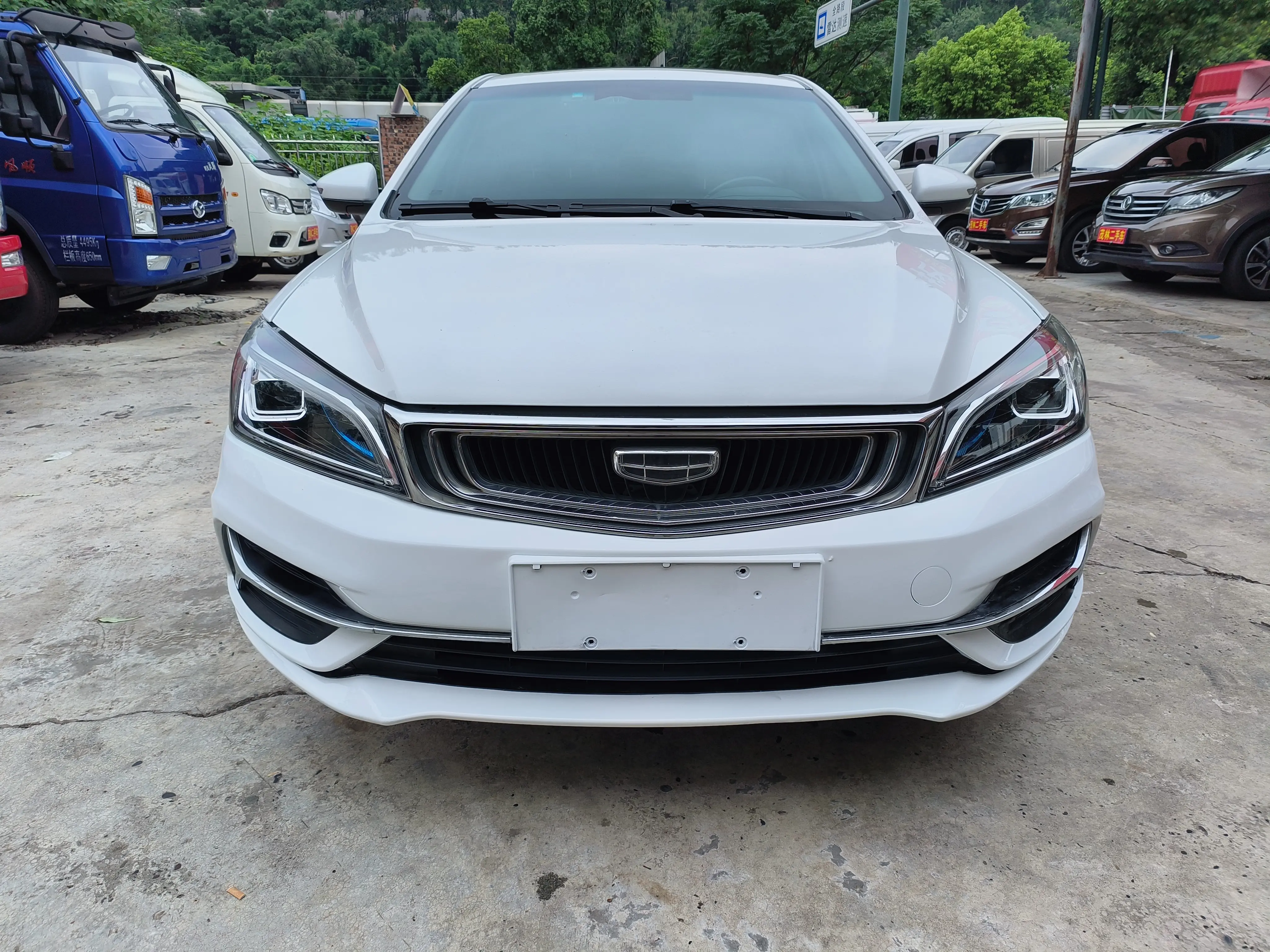 Geely Emgrand  из Китая