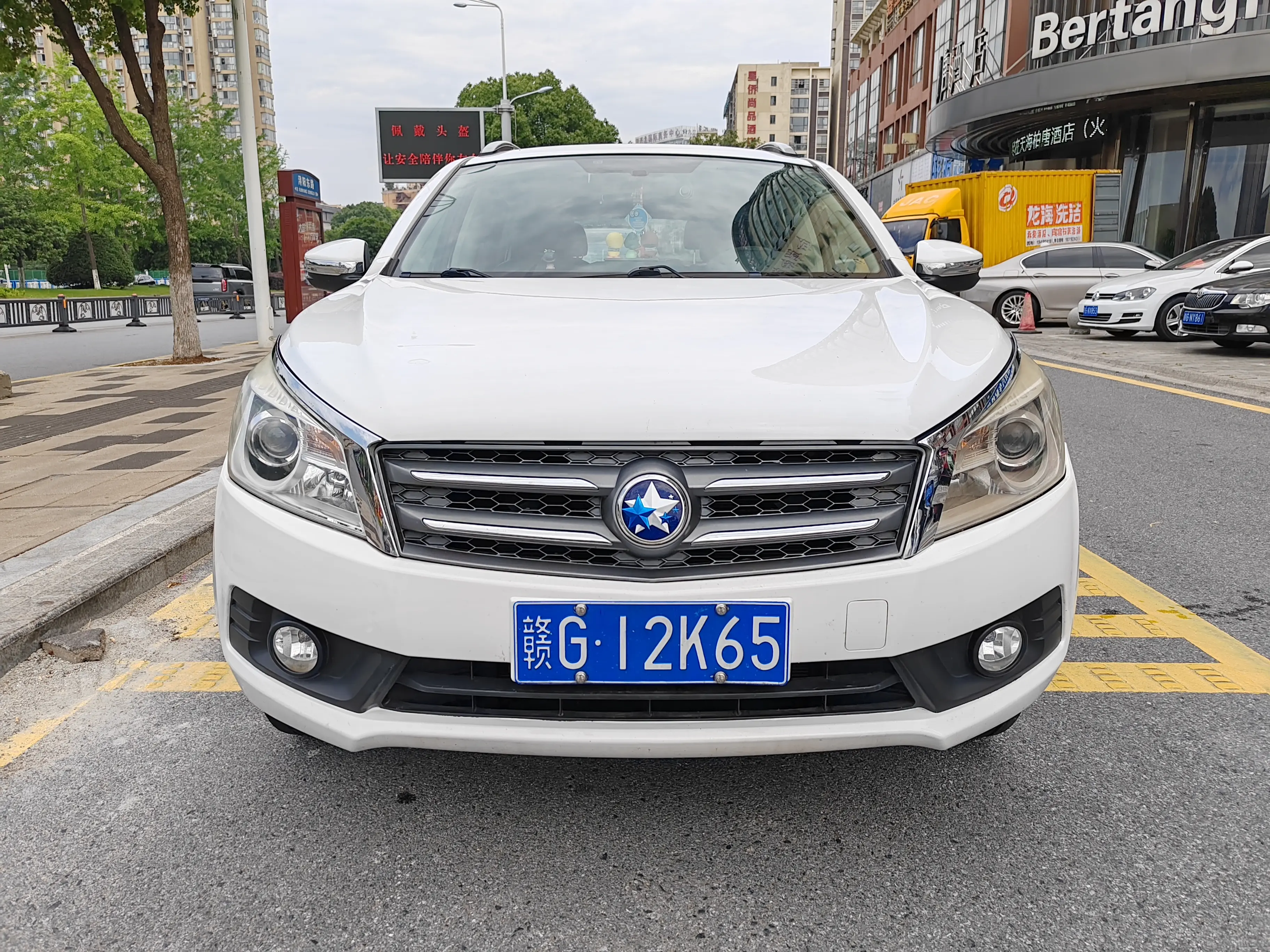 Kai Chen Venucia T70