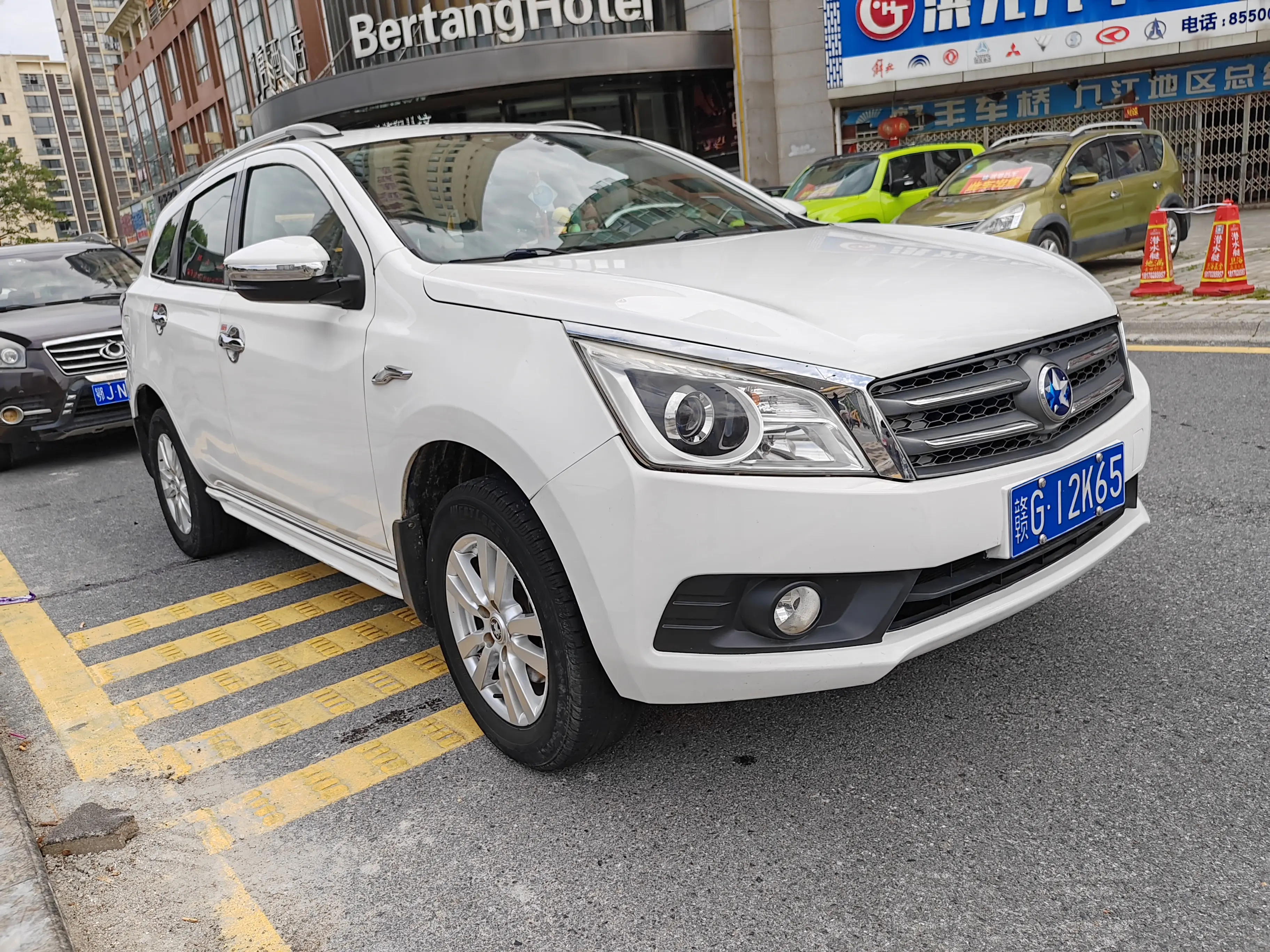 Kai Chen Venucia T70