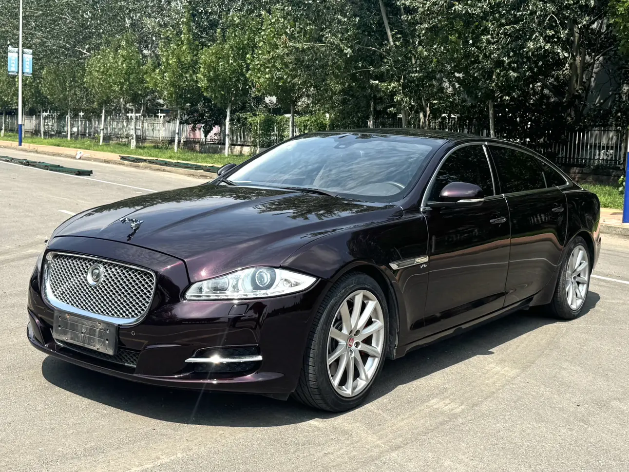 Jaguar XJ