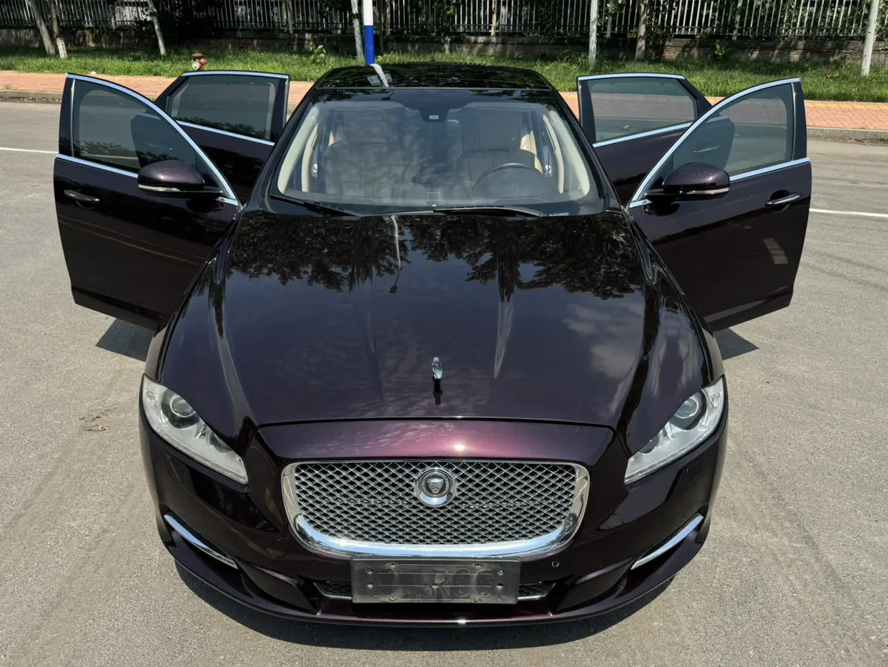 Jaguar XJ