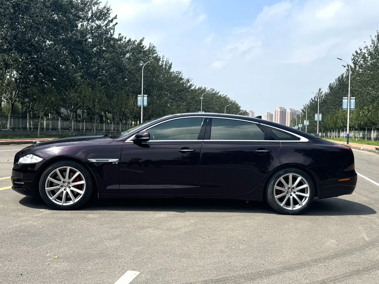 Jaguar XJ