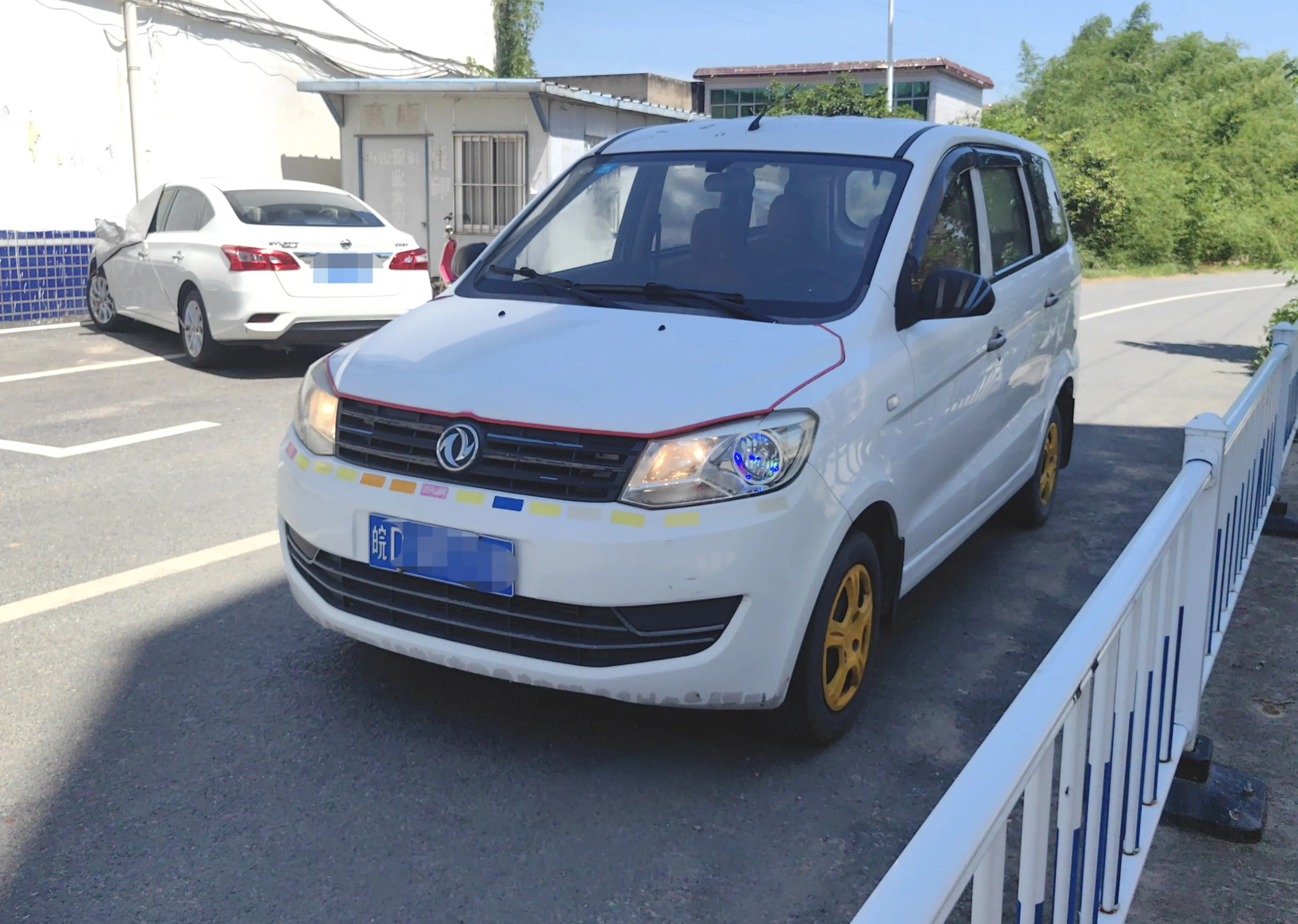 Dongfeng Fengon 330  из Китая