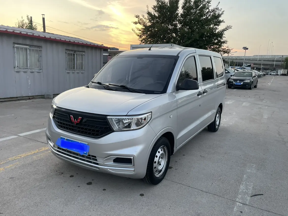 Wuling Hongguang V