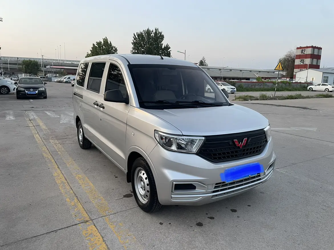 Wuling Hongguang V