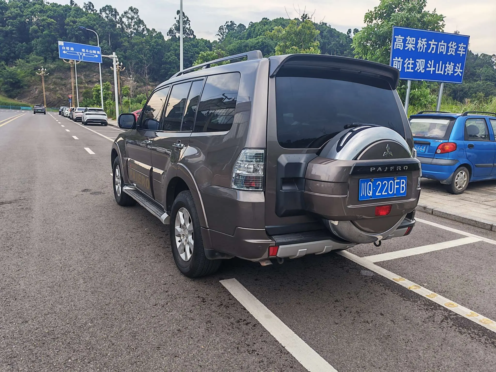 Mitsubishi Pajero (imported)