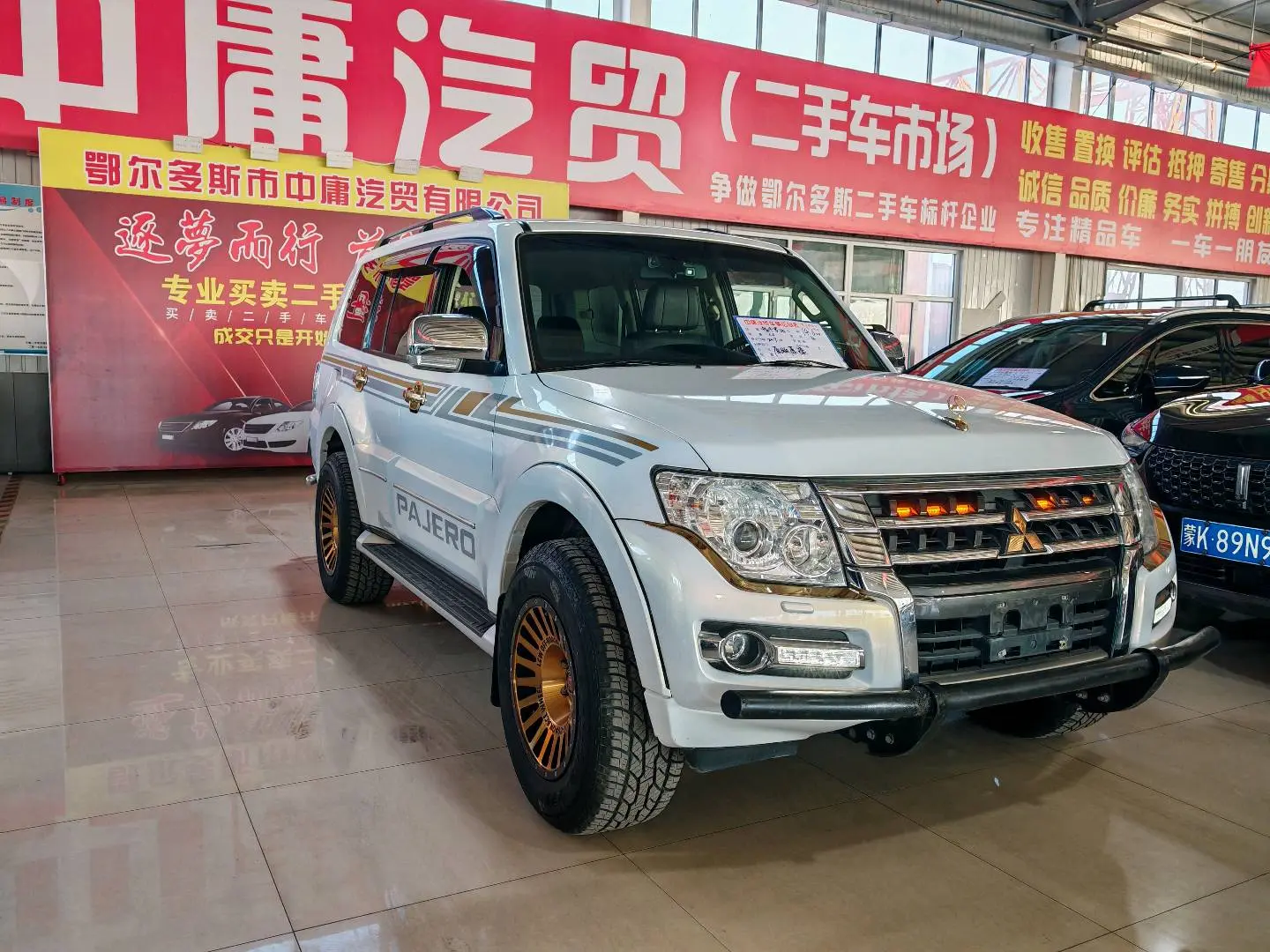 Mitsubishi Pajero (imported)