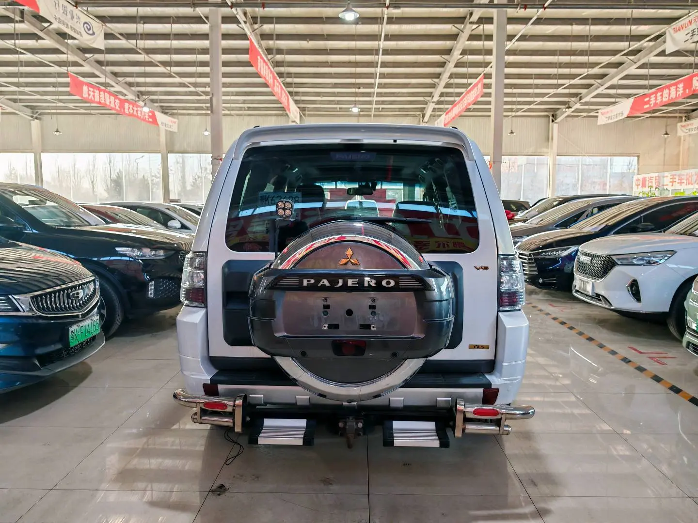 Mitsubishi Pajero (imported)