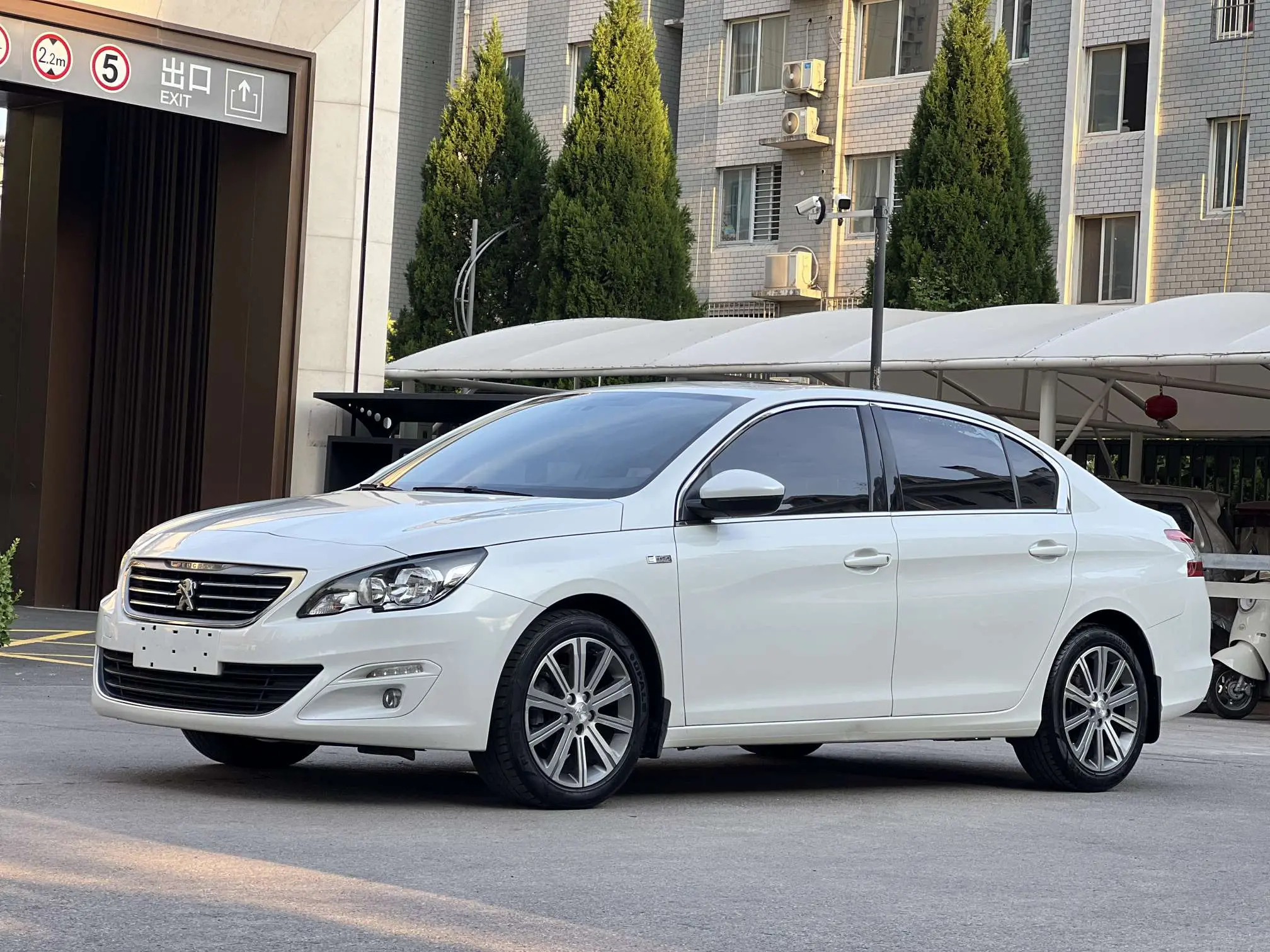 Peugeot 408