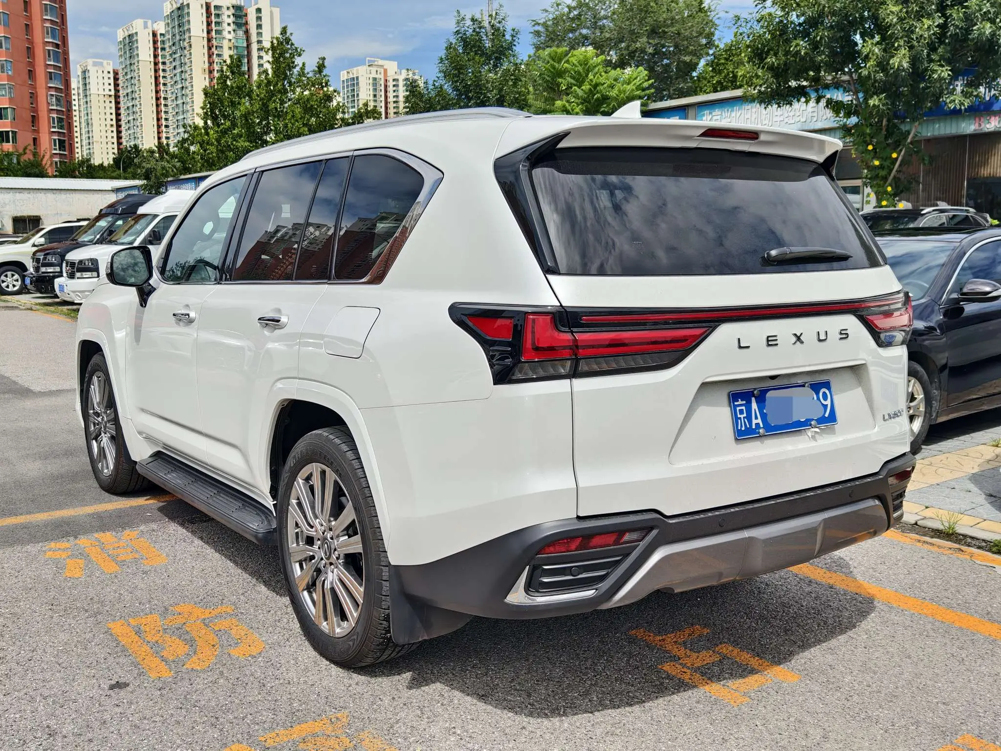 Lexus LX
