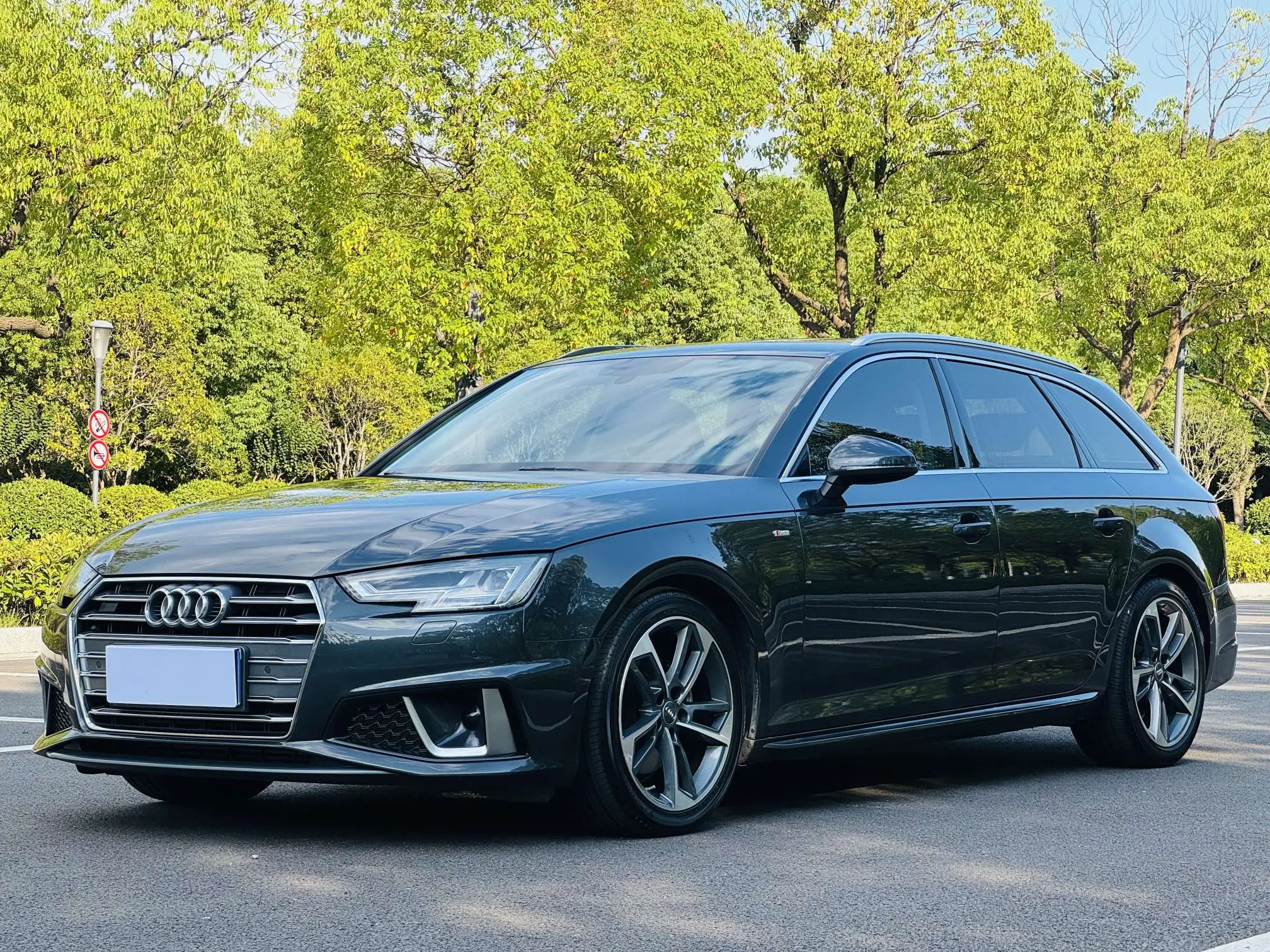 Audi A4 (imported)  из Китая