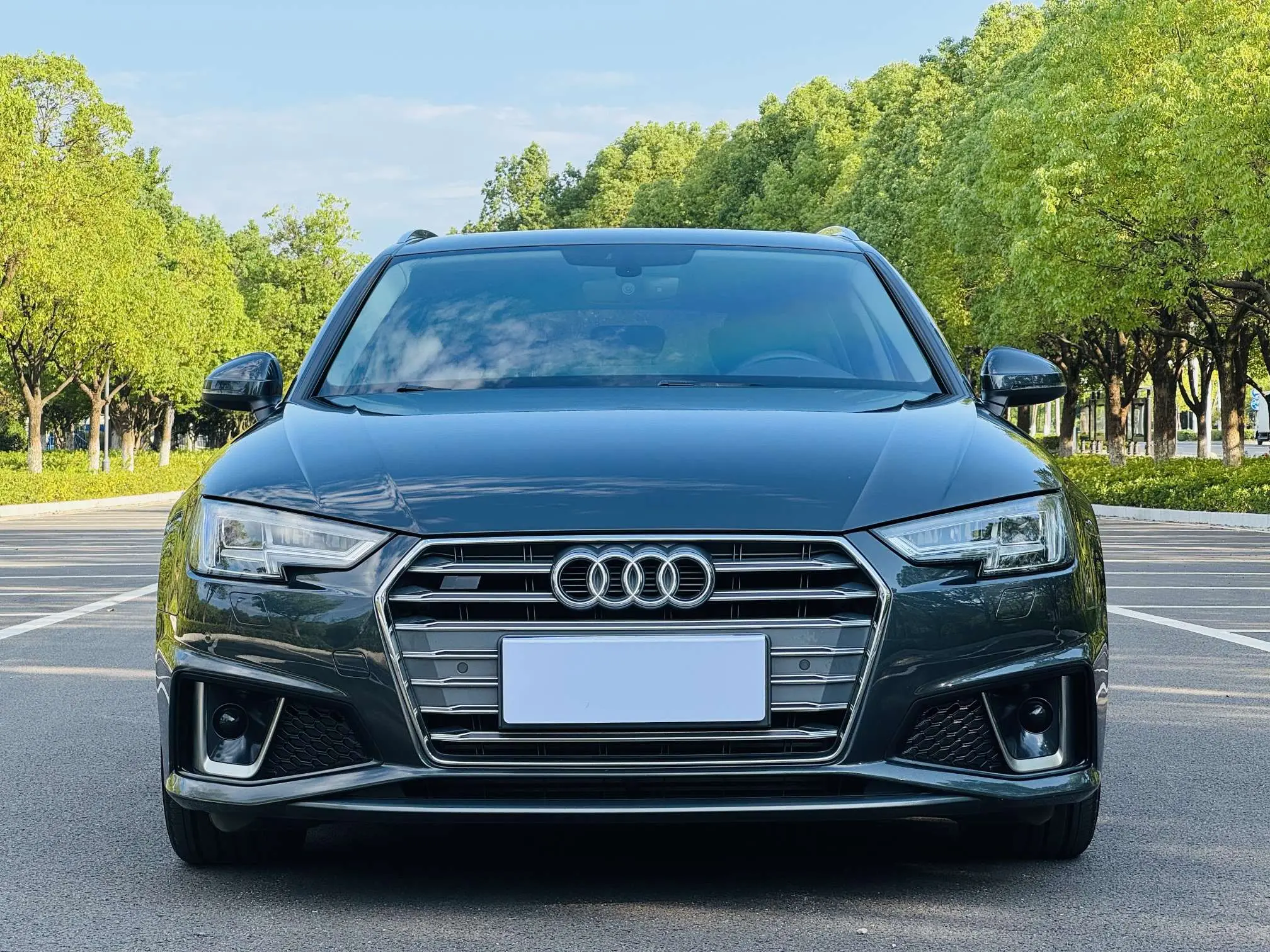 Audi A4 (imported)  из Китая