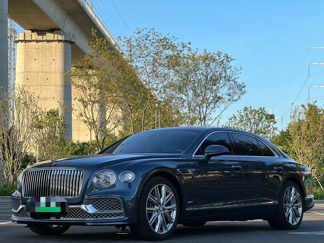 Bentley Flying Spur PHEV  из Китая