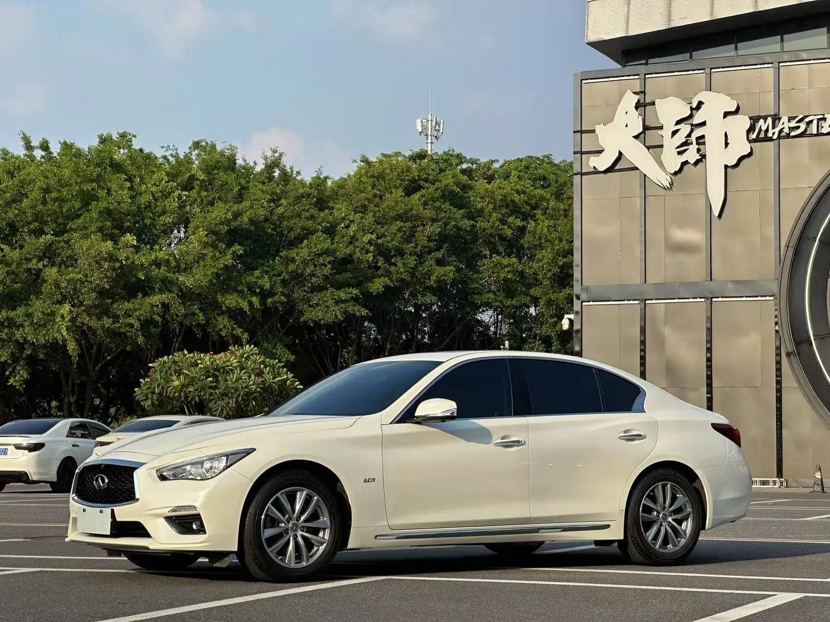 Infiniti Q50L
