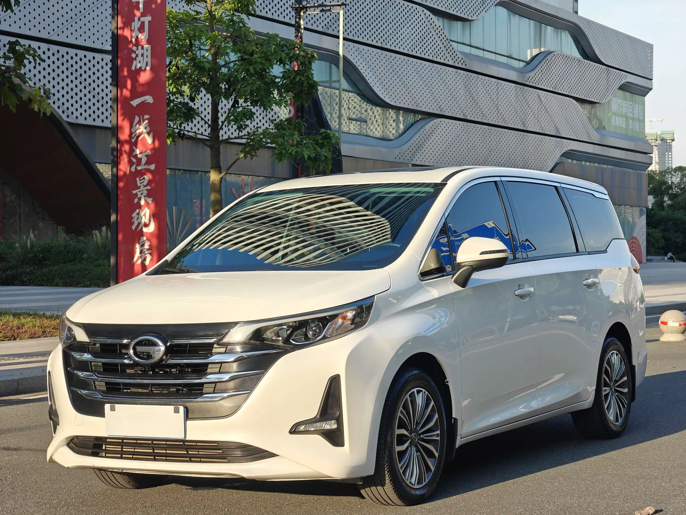 GAC Trumpchi M6  из Китая