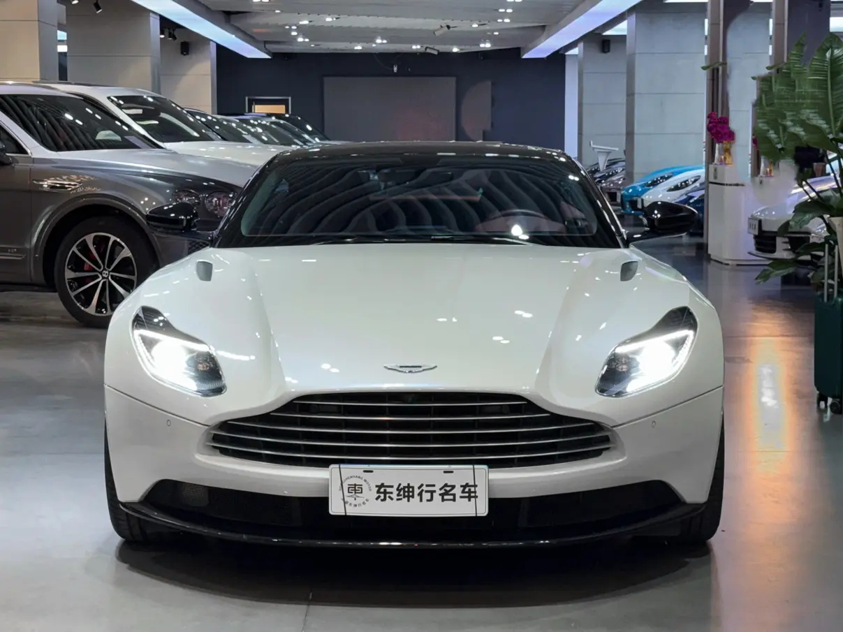 Aston Martin DB11