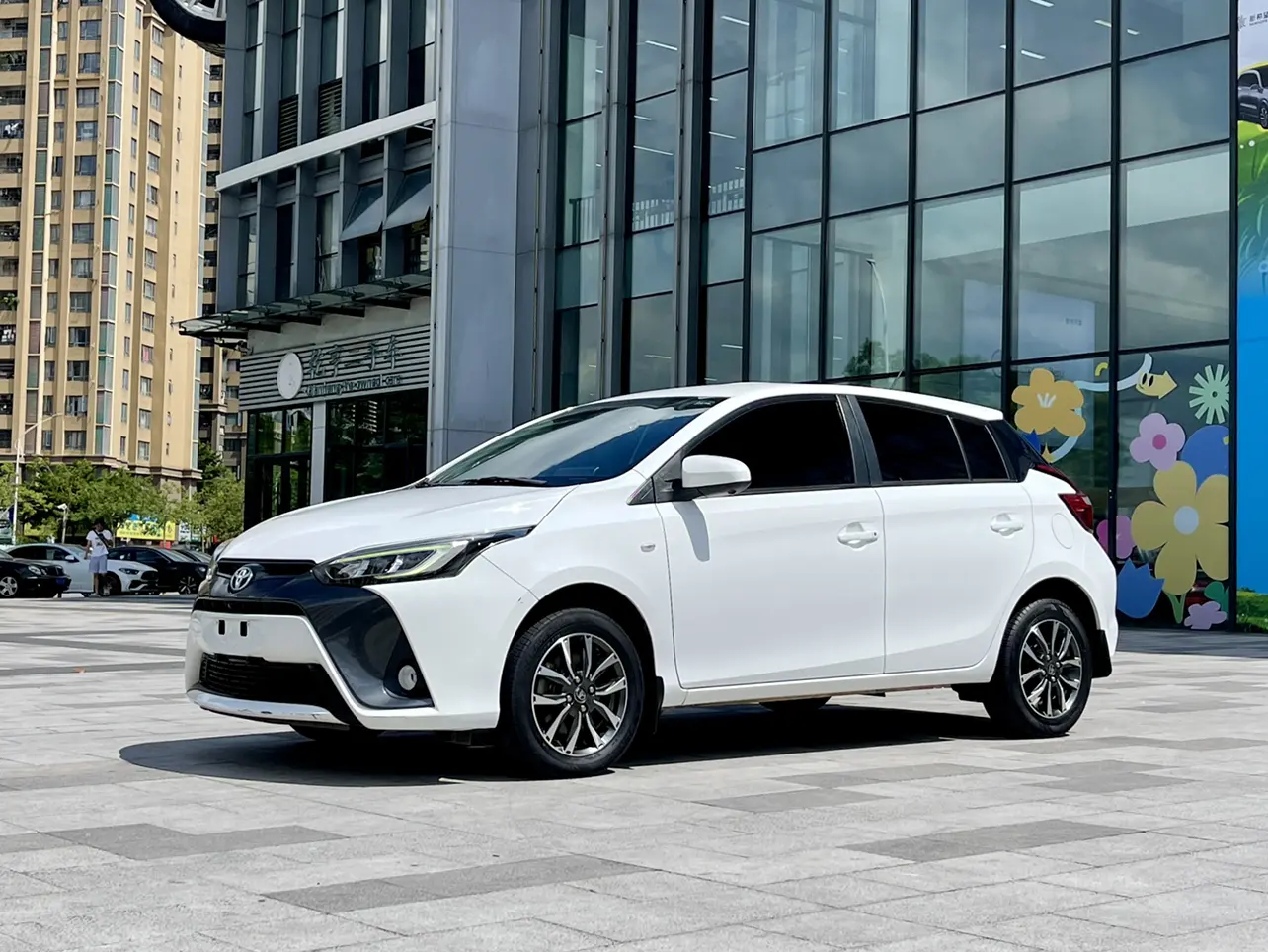 Toyota YARiS L to dazzle