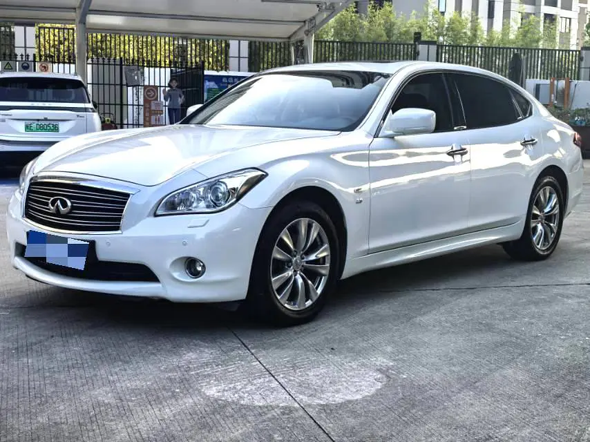 Infiniti Q70
