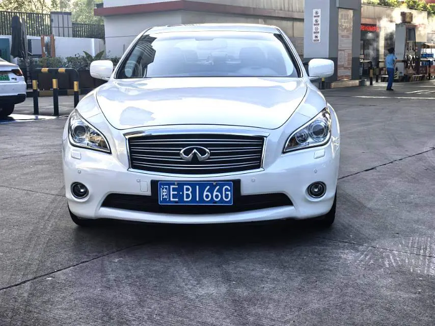 Infiniti Q70