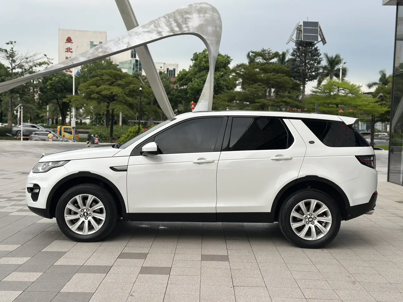 Land Rover Discover the magic