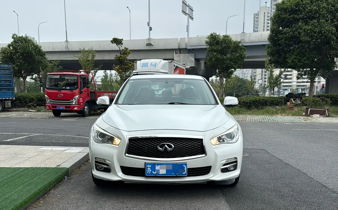Infiniti Q50L