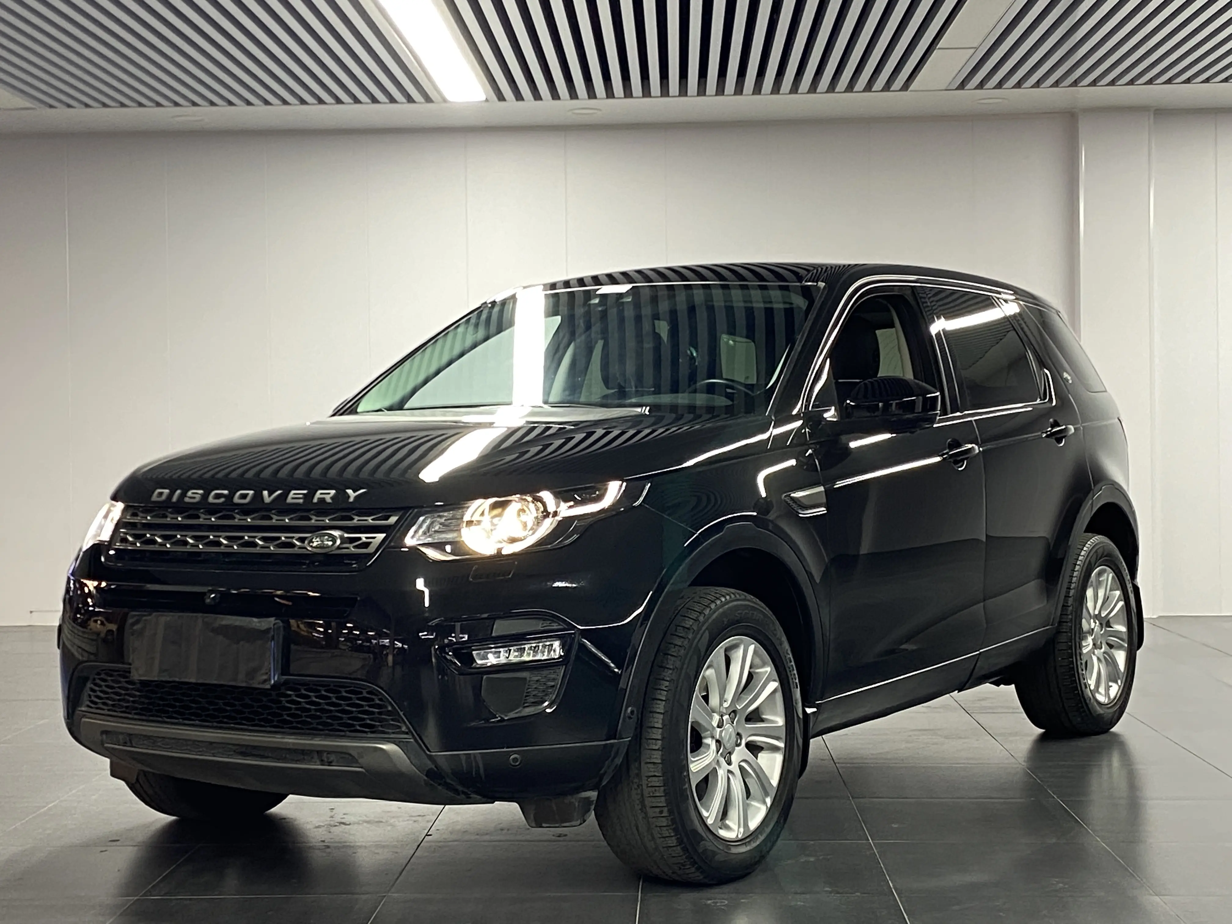 Land Rover Discover the magic