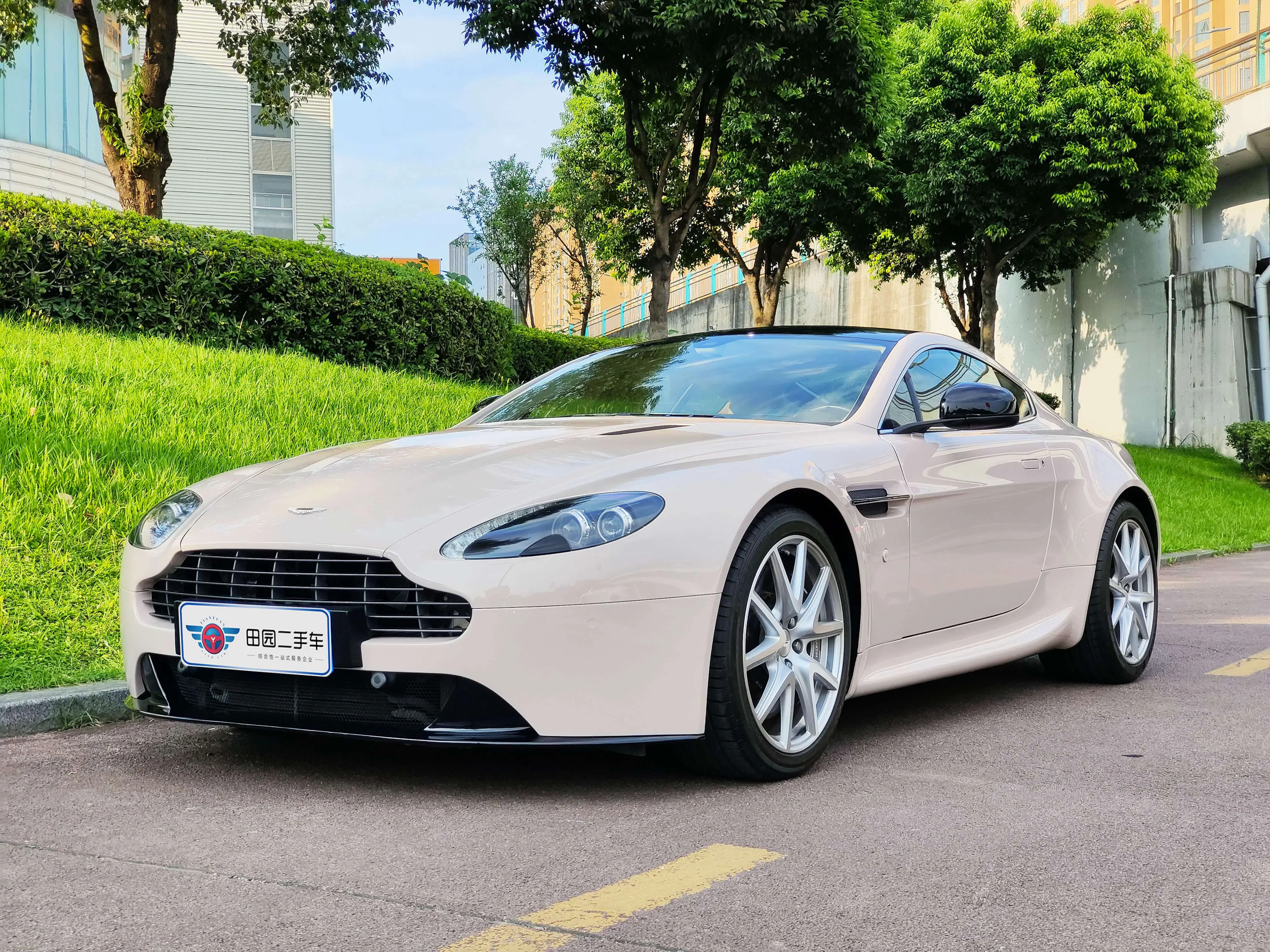 Aston Martin Vantage
