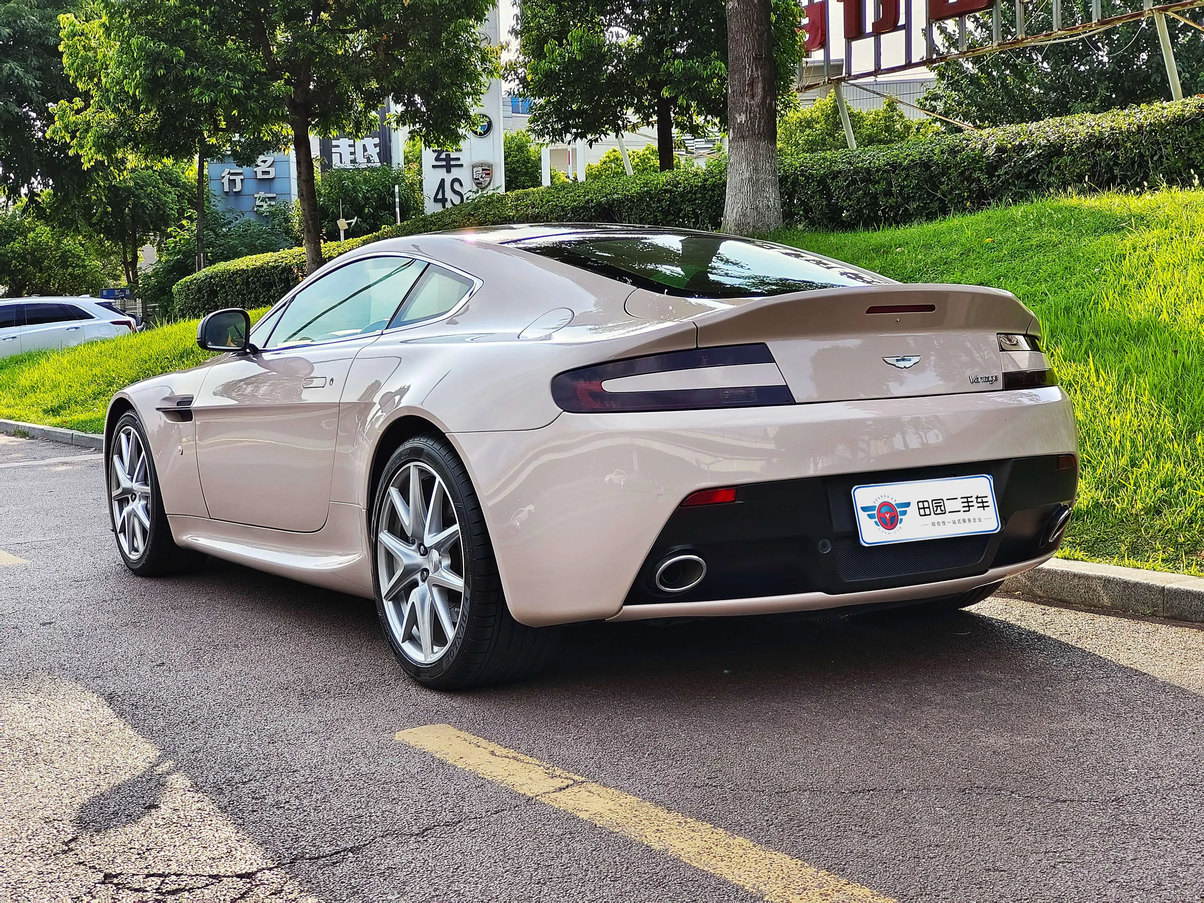 Aston Martin Vantage