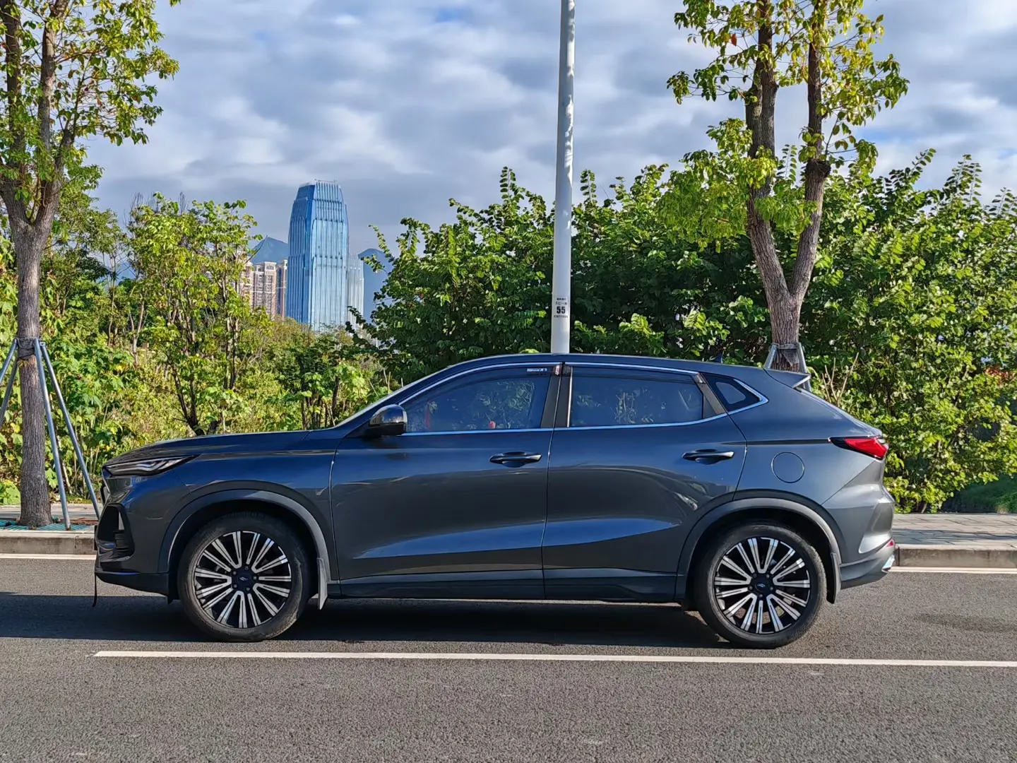 Oshan Changan Auchan X5