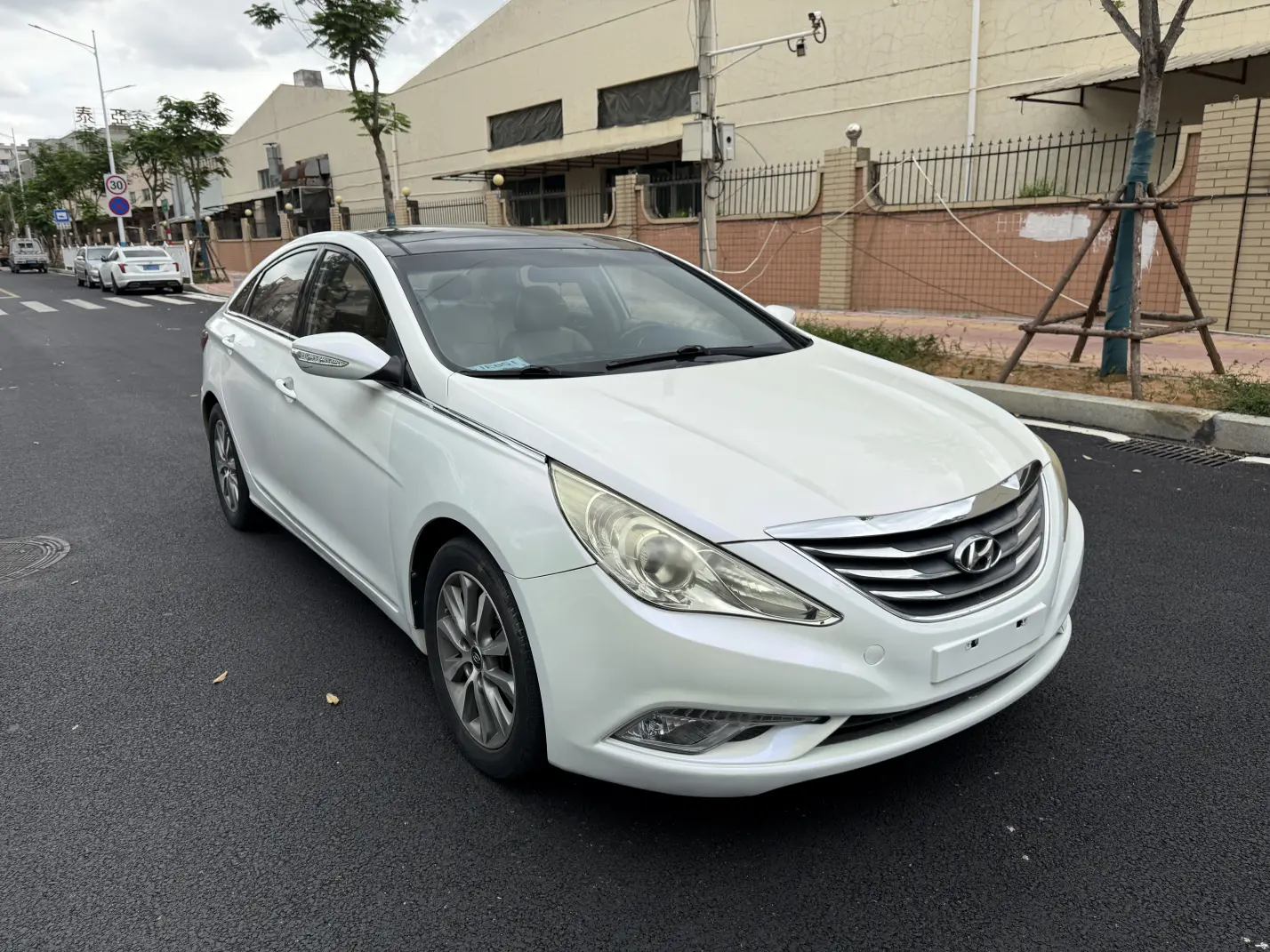 Hyundai Sonata eight