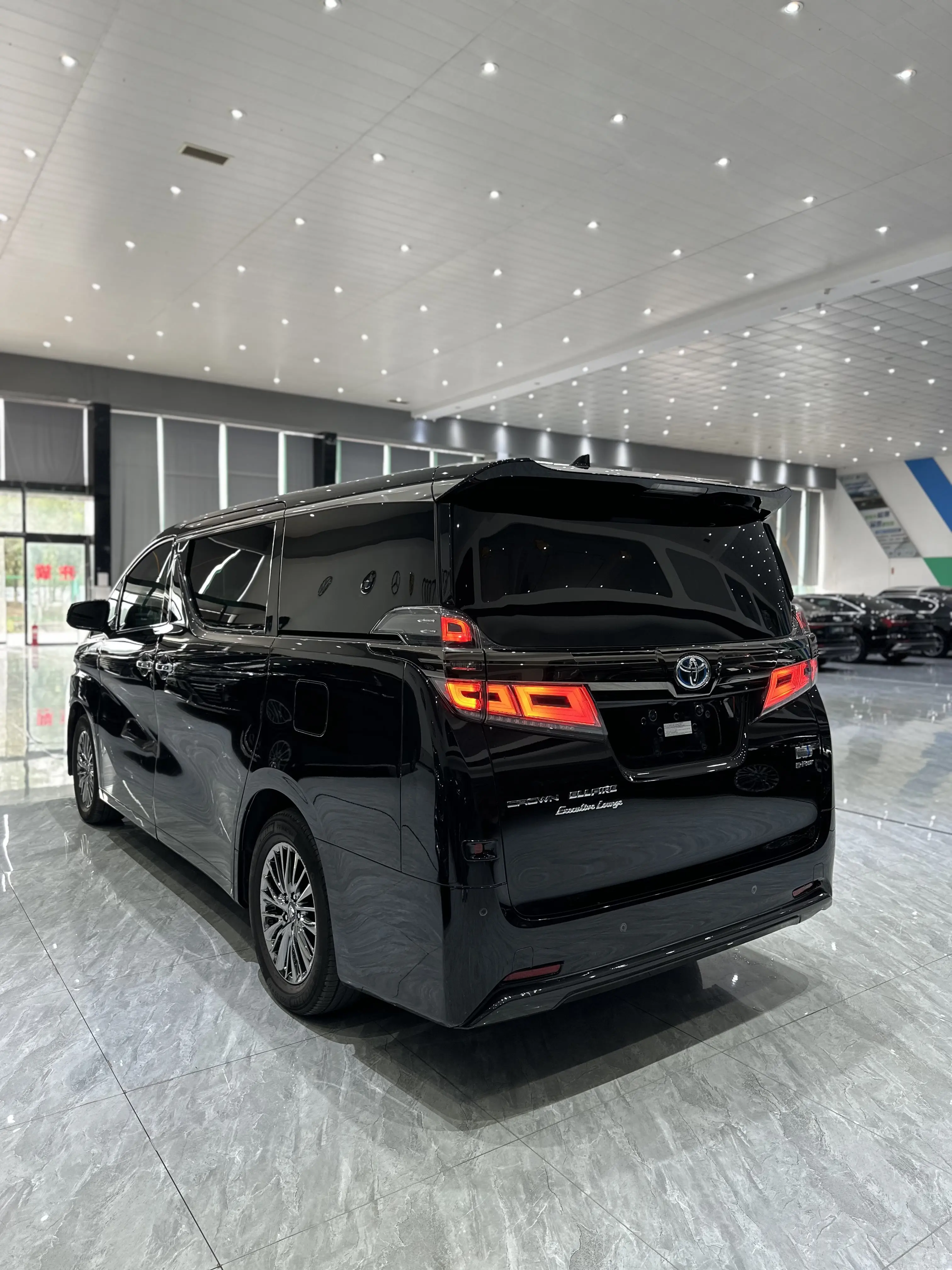 Toyota Crown Wellfire