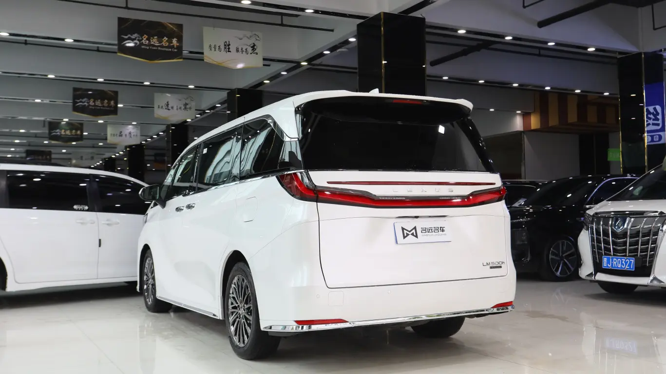 Lexus LM