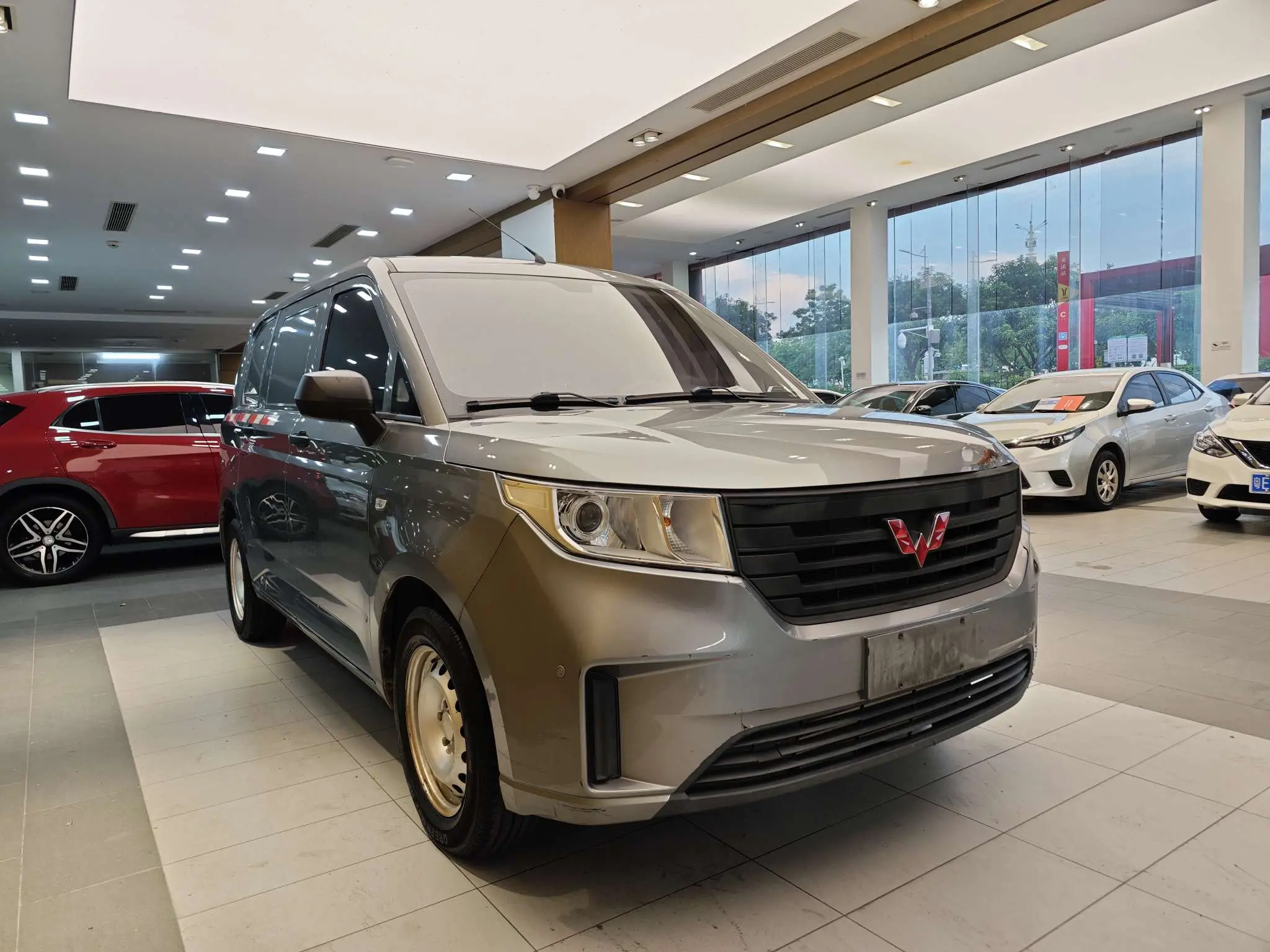 Wuling Hongguang PLUS