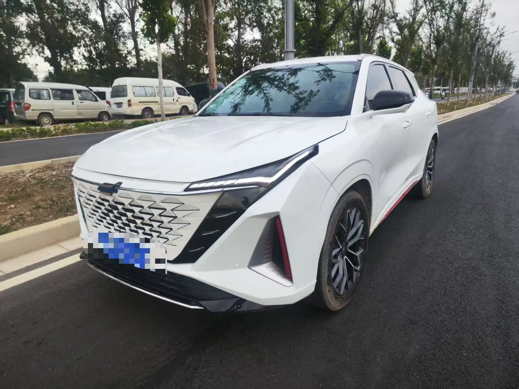 Oshan Changan Auchan Z6