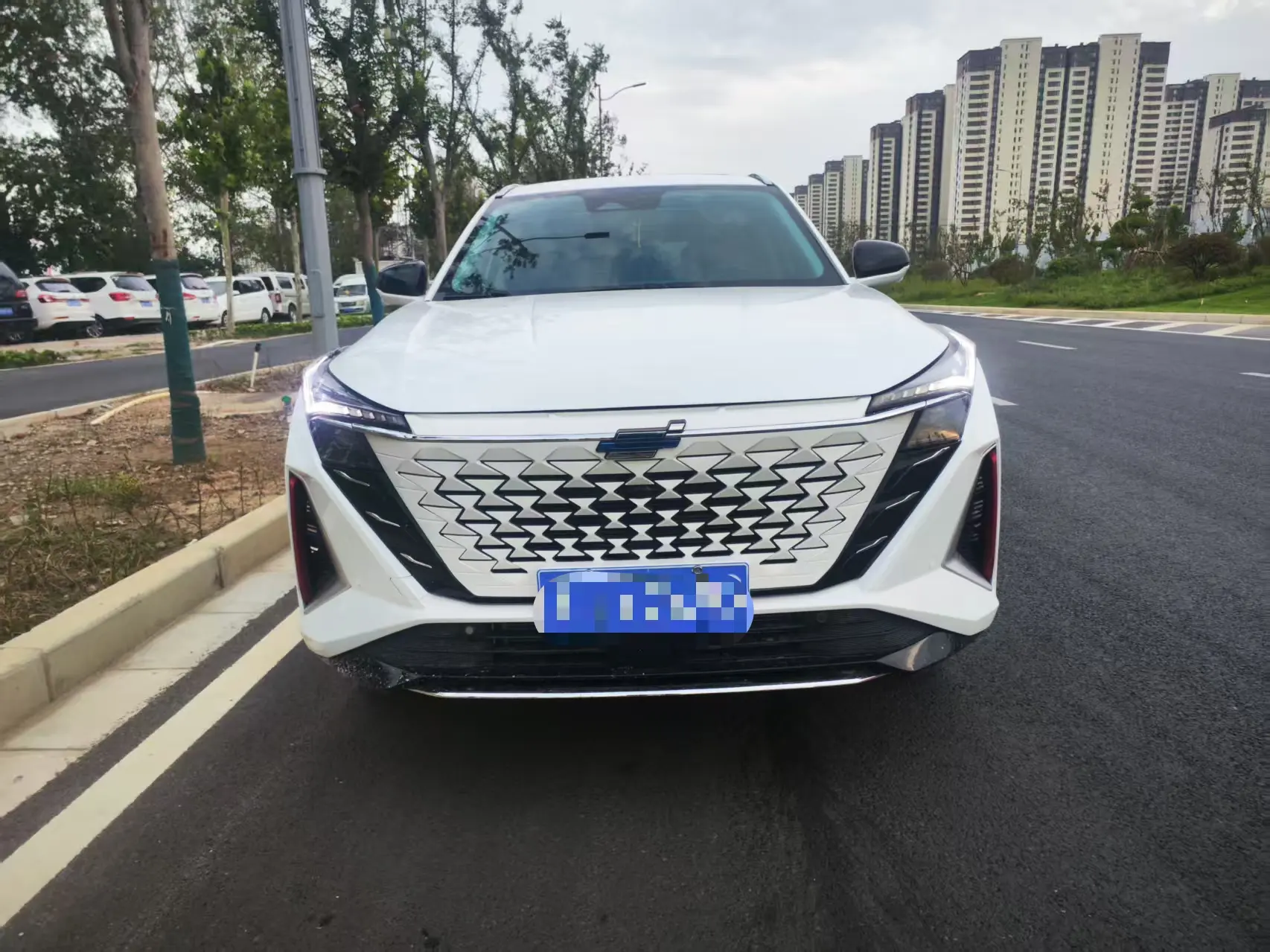 Oshan Changan Auchan Z6