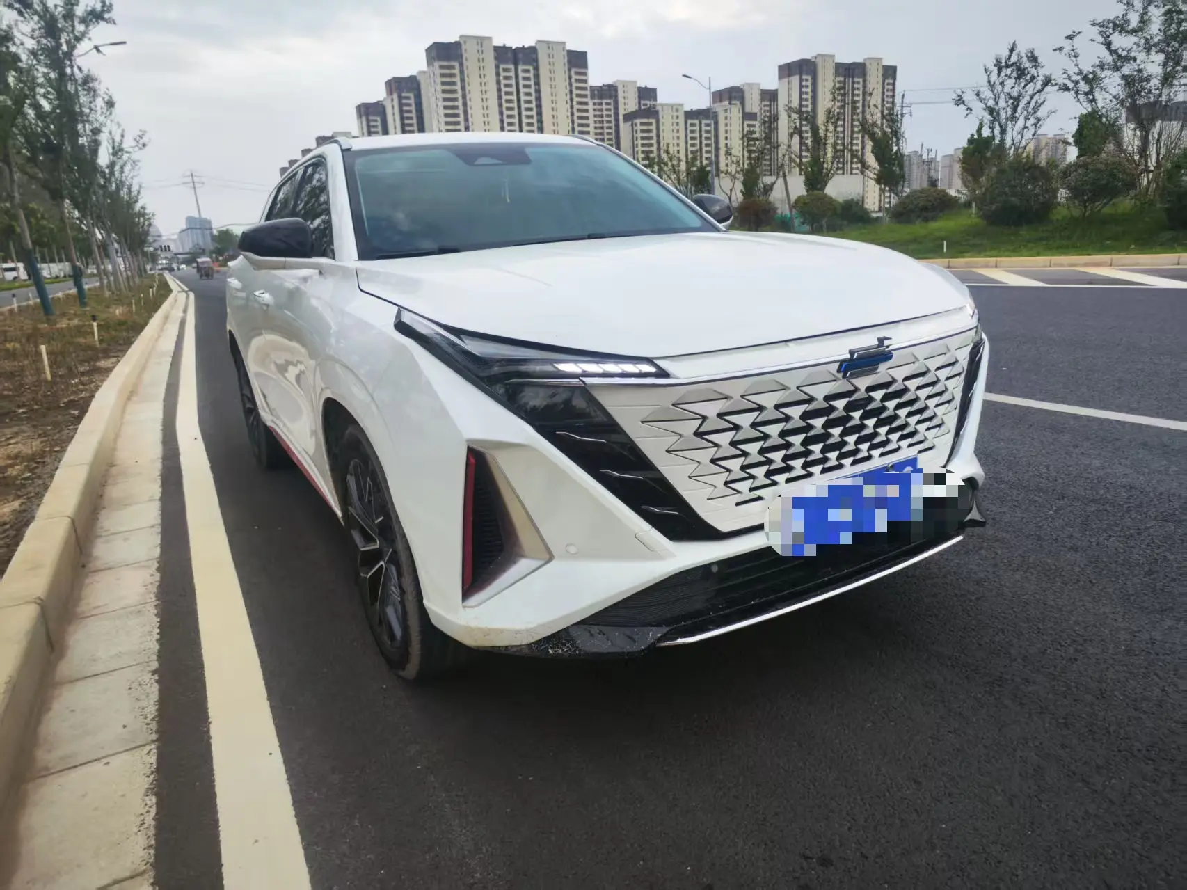 Oshan Changan Auchan Z6