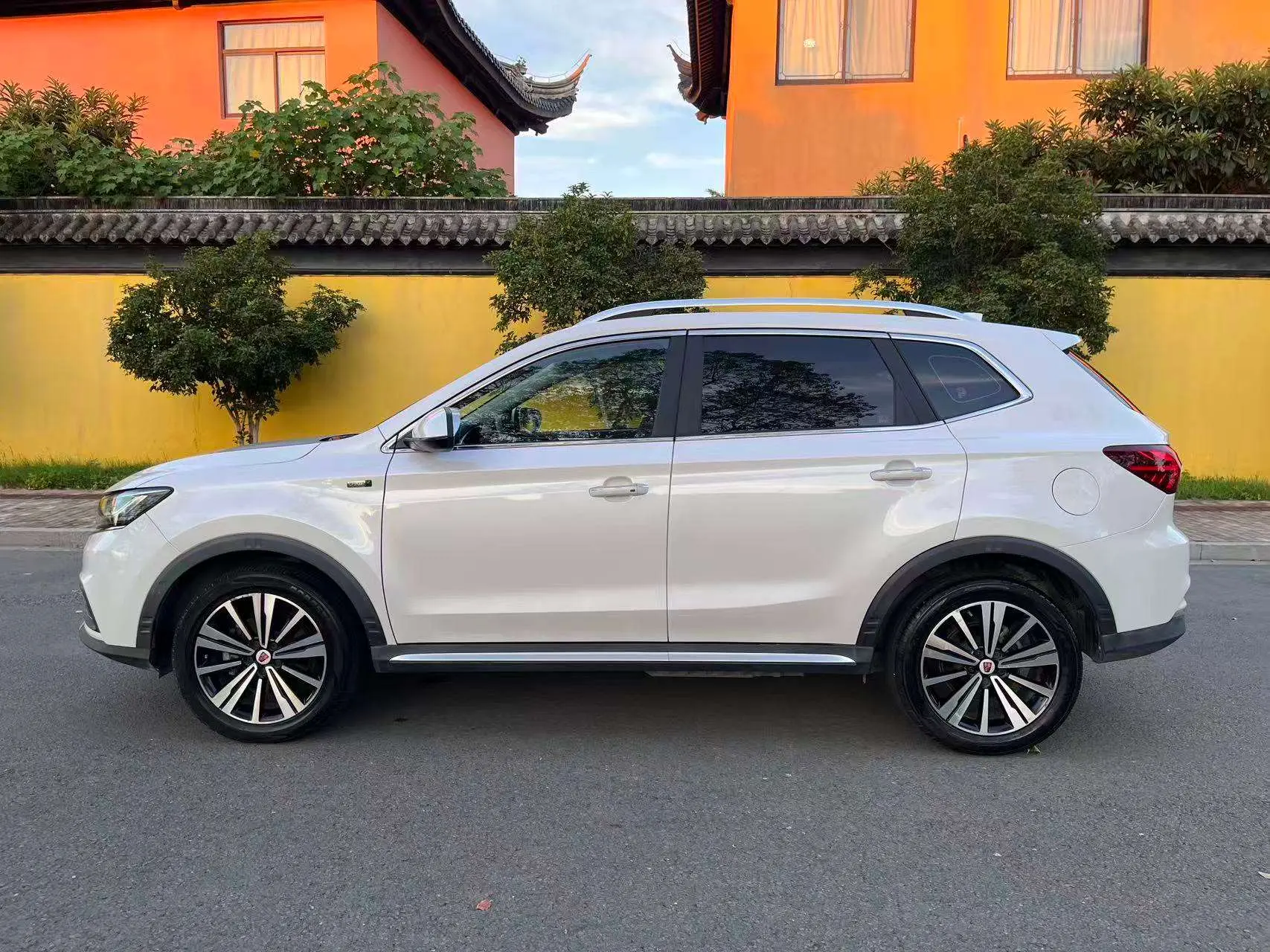 Roewe eRX5