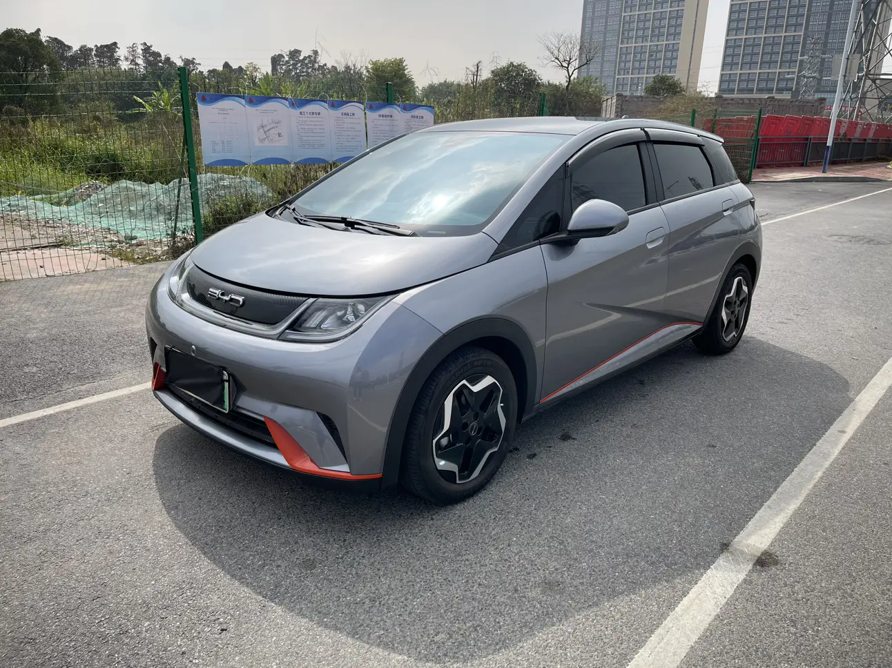 BYD Dolphin  из Китая