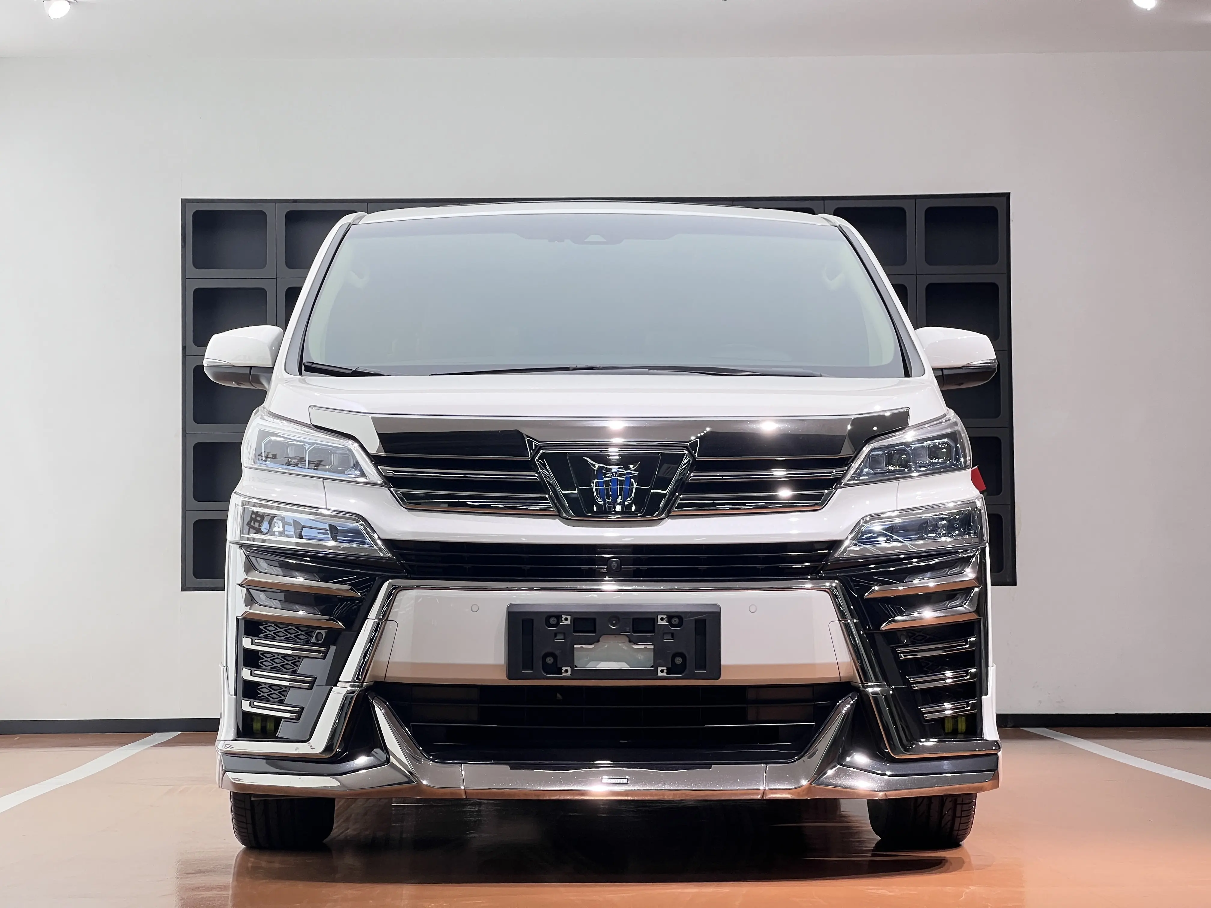 Toyota Crown Wellfire