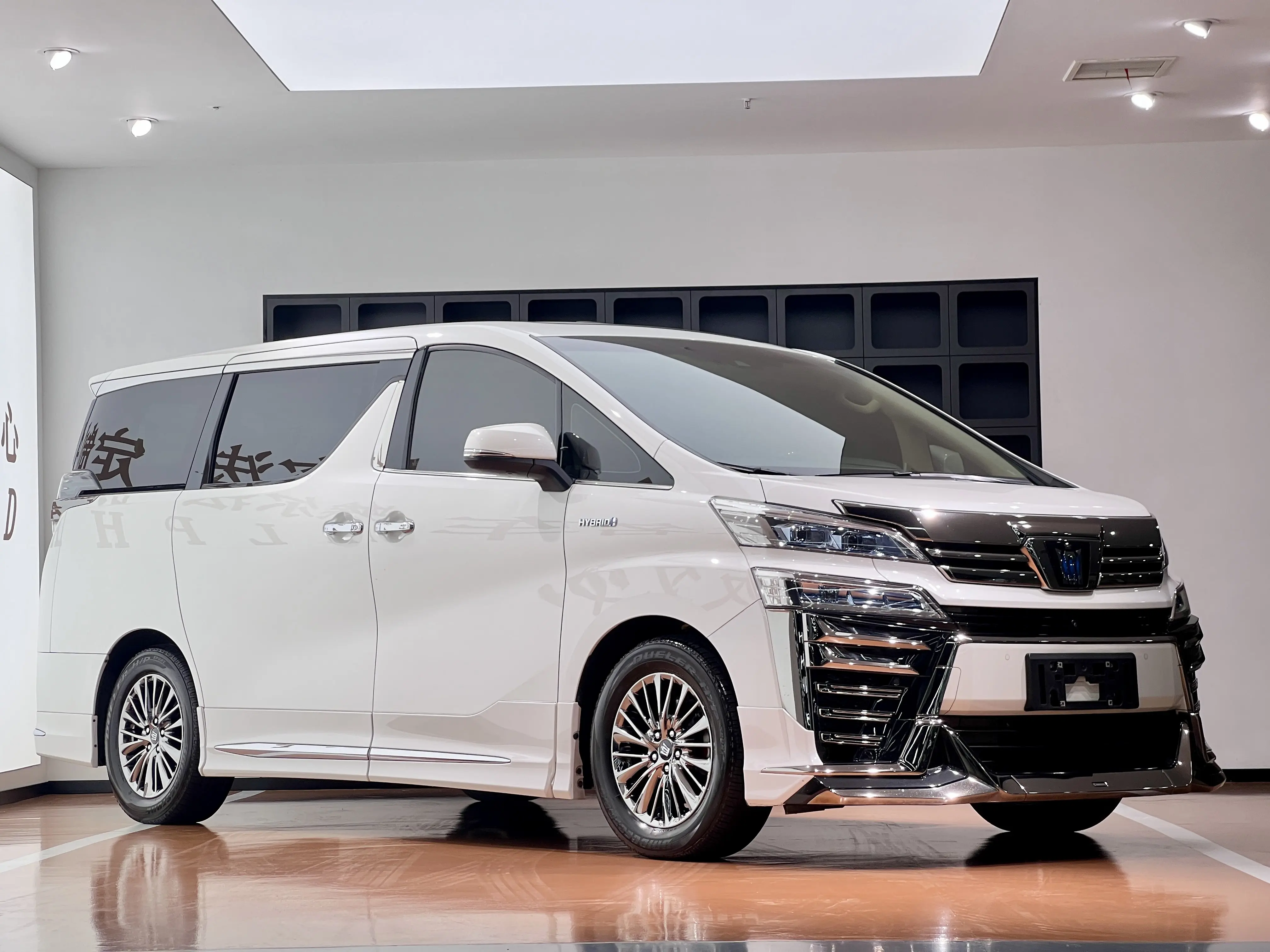 Toyota Crown Wellfire