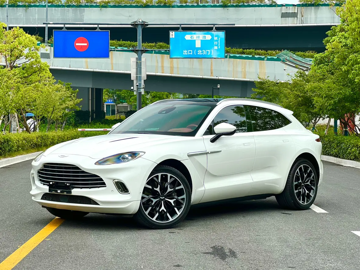 ASTON MARTIN DBX