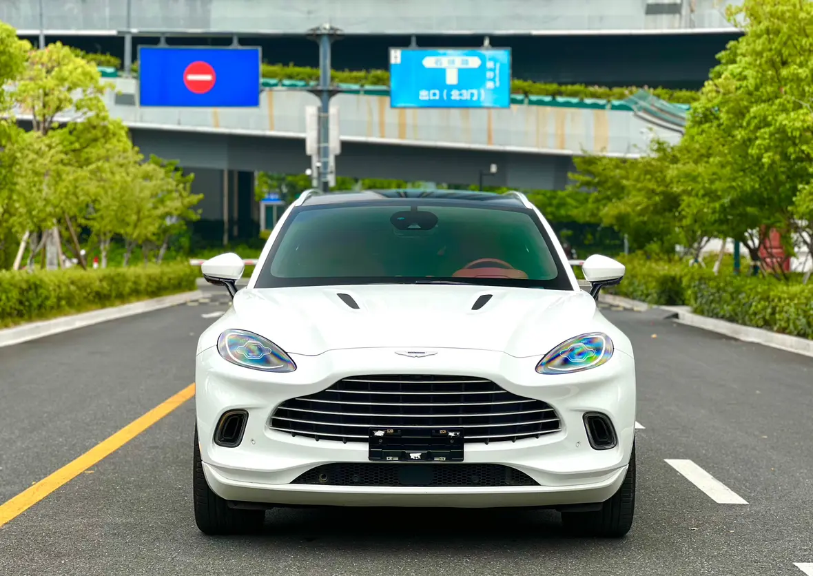 Aston Martin DBX