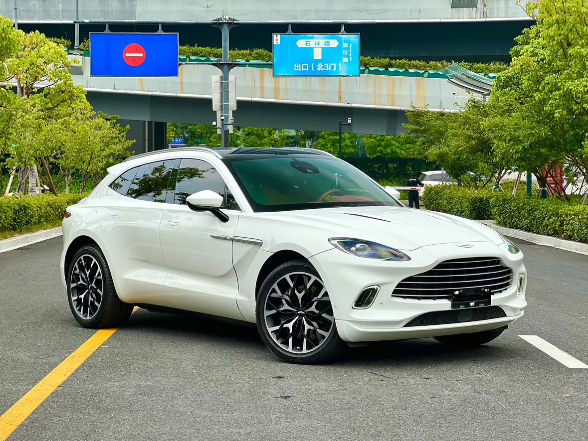 Aston Martin DBX